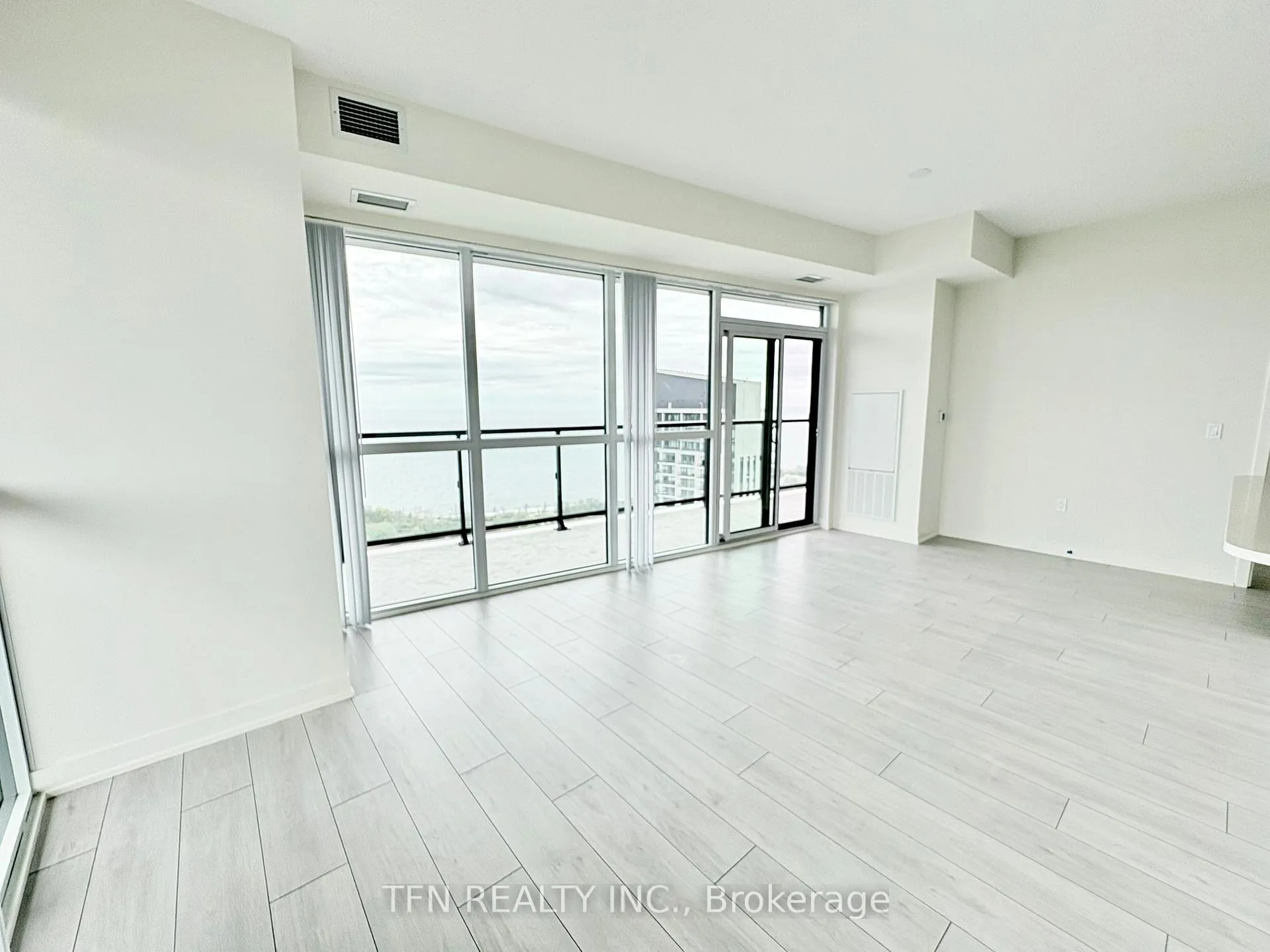 Photo 3 of Unit 4102, 38 Annie Craig Drive, Etobicoke, Mimico — HOMEH