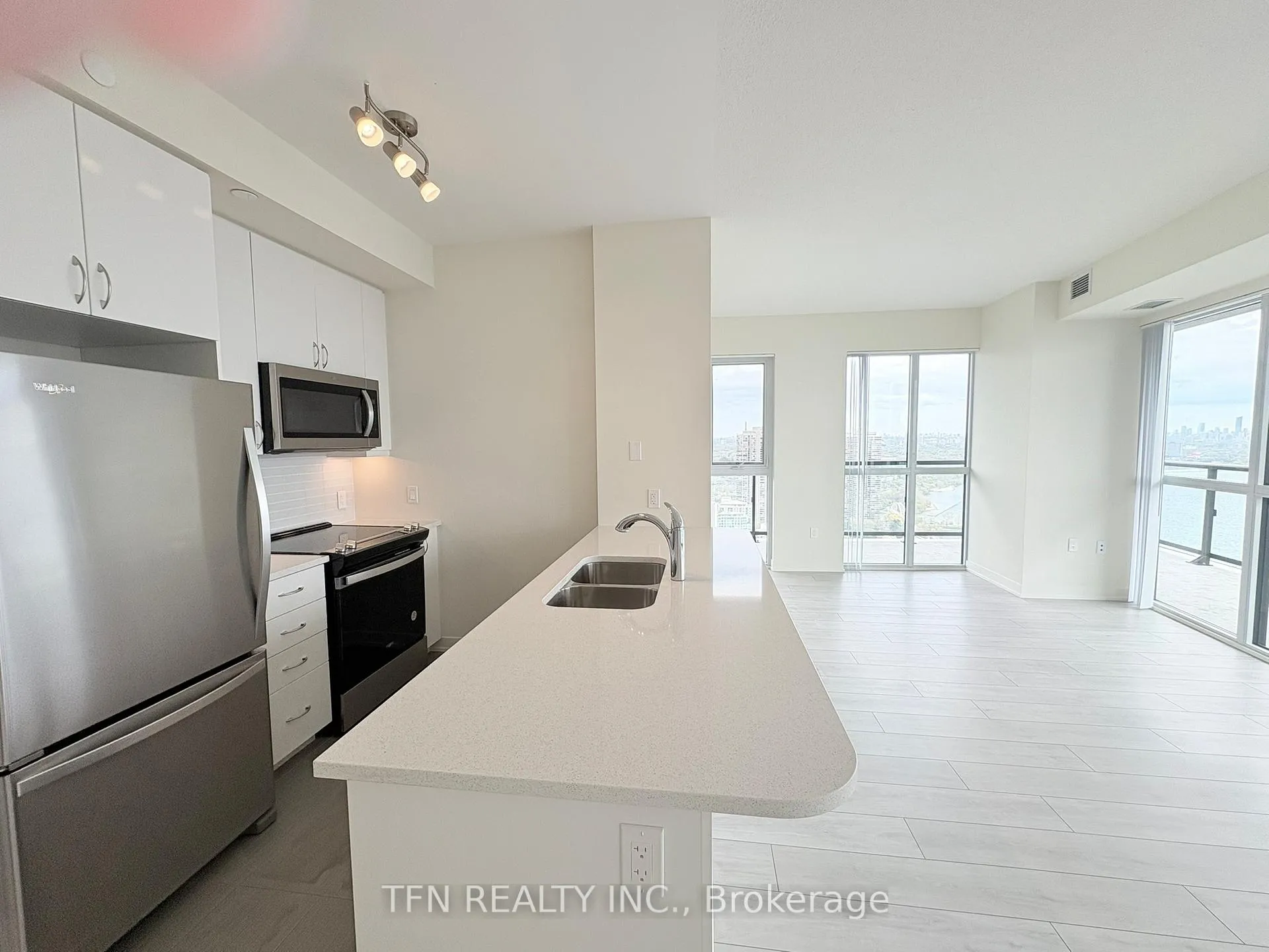Photo 5 of Unit 4102, 38 Annie Craig Drive, Etobicoke, Mimico — HOMEH