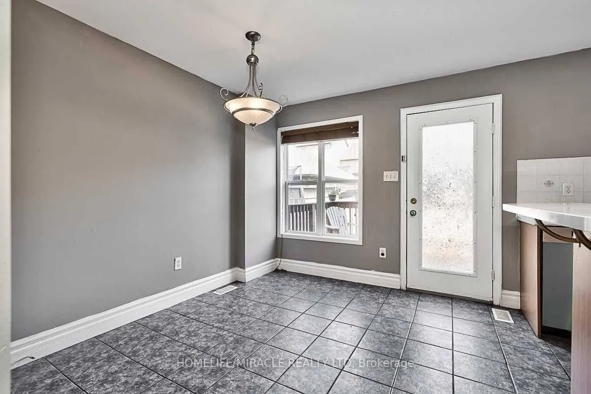 Photo 4 of 101 Glenashton Drive, Oakville, River Oaks — HOMEH