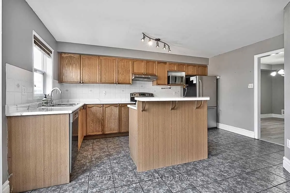 Photo 5 of 101 Glenashton Drive, Oakville, River Oaks — HOMEH