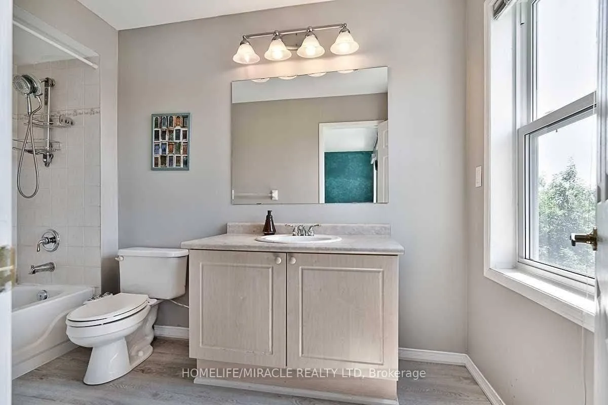 Photo 12 of 101 Glenashton Drive, Oakville, River Oaks — HOMEH