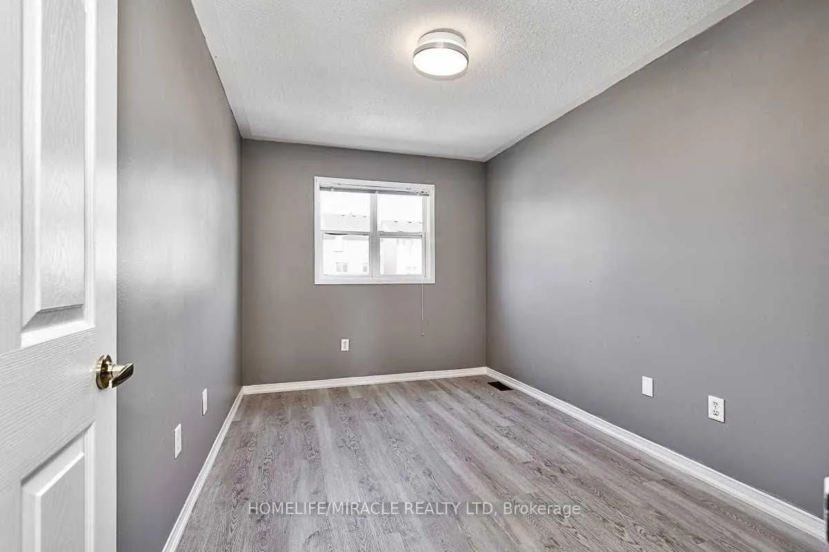 Photo 14 of 101 Glenashton Drive, Oakville, River Oaks — HOMEH
