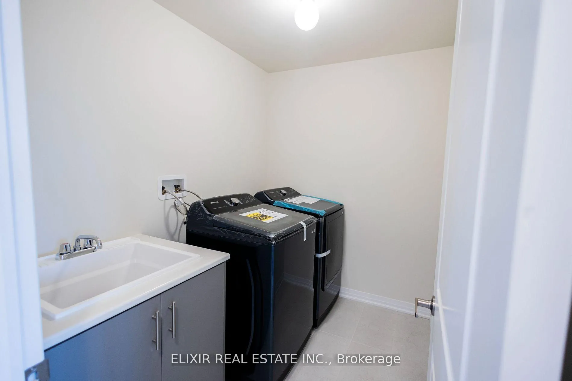 Photo 6 of 20 Molnar Crescent, Brantford — HOMEH