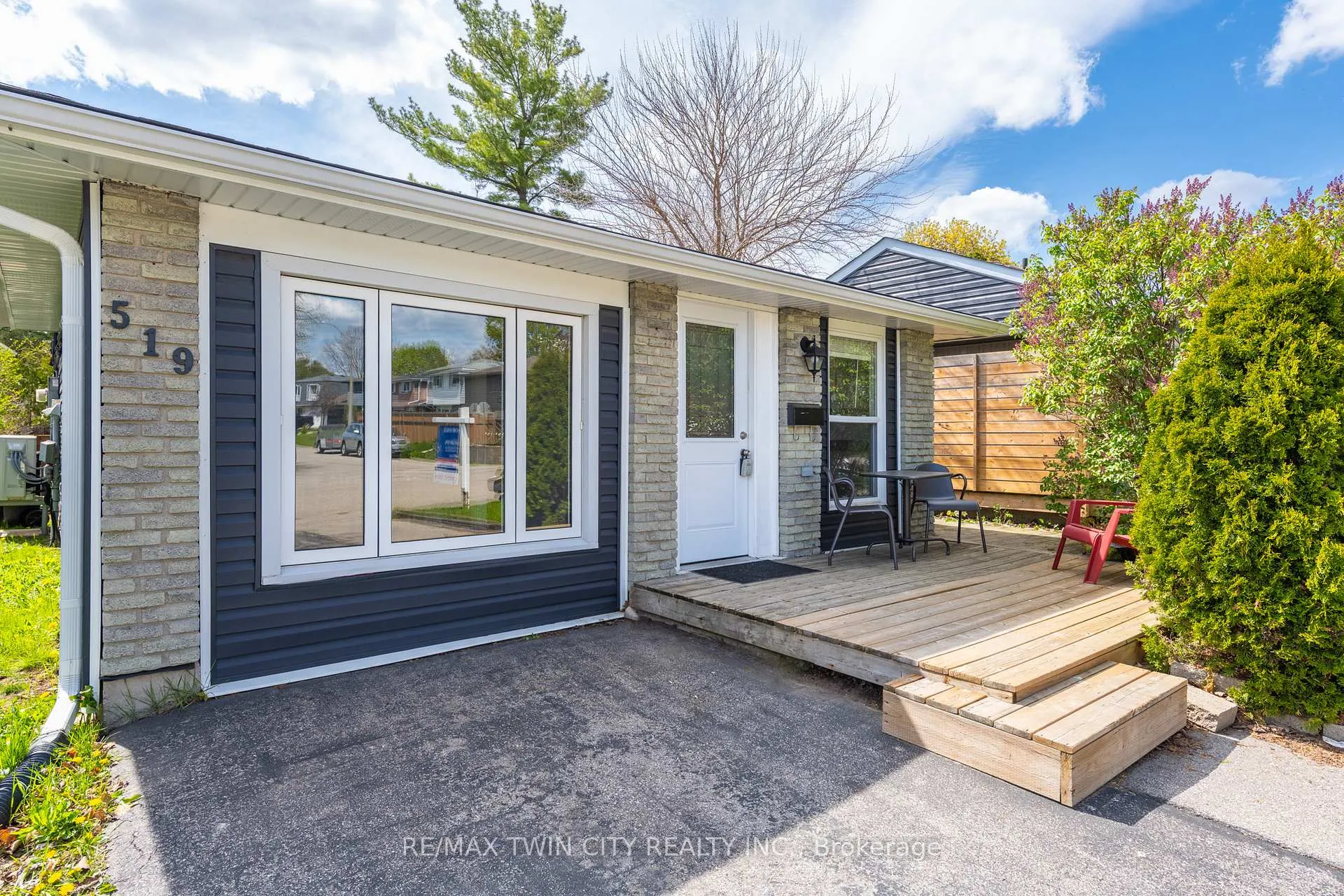 Photo 2 of 519 Pinetree Crescent, Cambridge — HOMEH