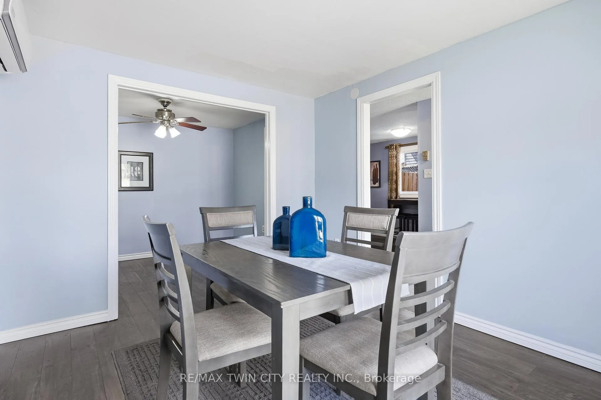 Photo 5 of 519 Pinetree Crescent, Cambridge — HOMEH
