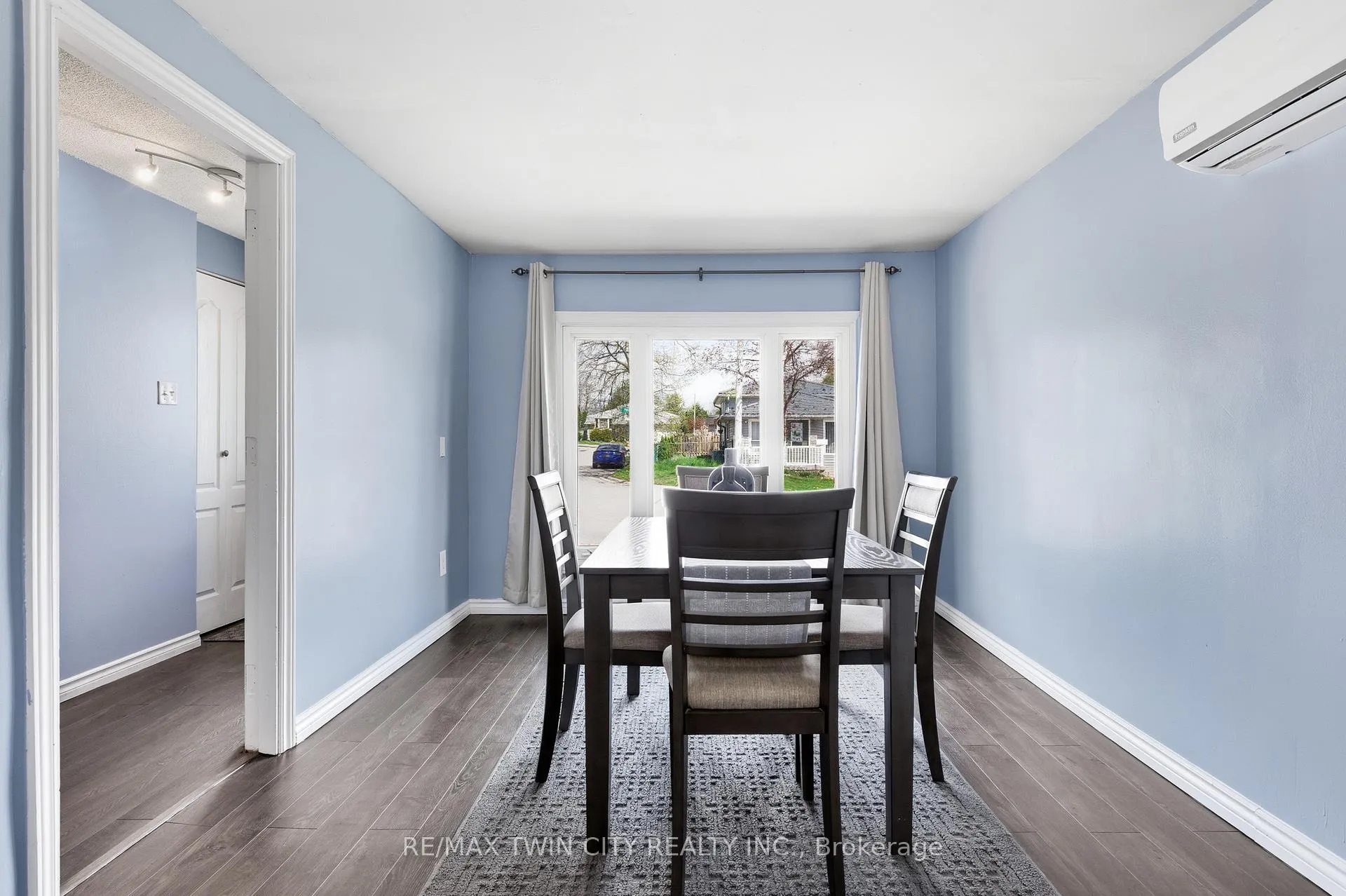 Photo 6 of 519 Pinetree Crescent, Cambridge — HOMEH