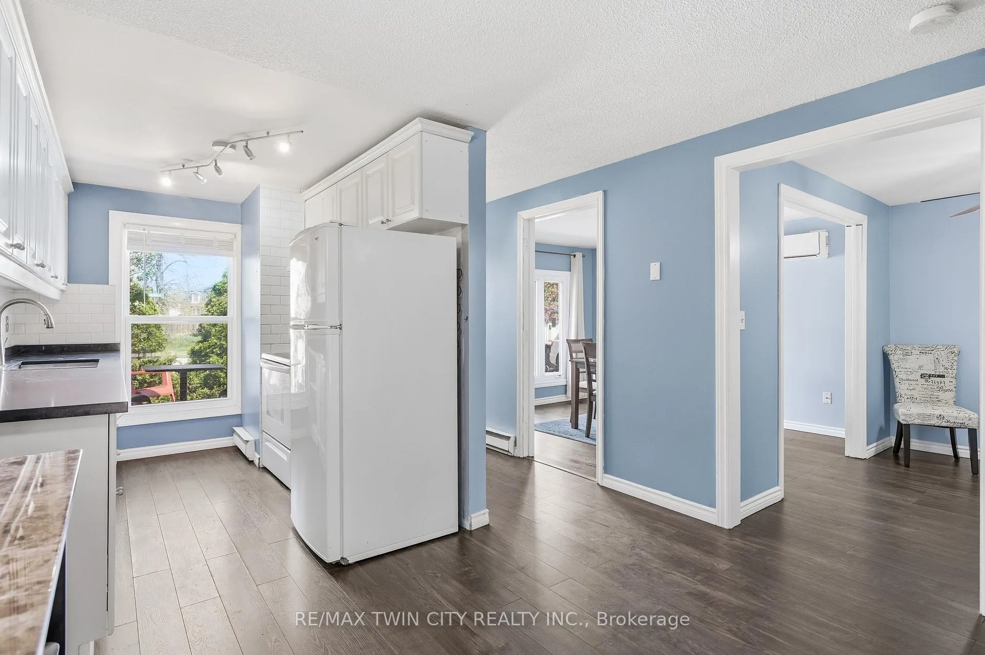Photo 8 of 519 Pinetree Crescent, Cambridge — HOMEH