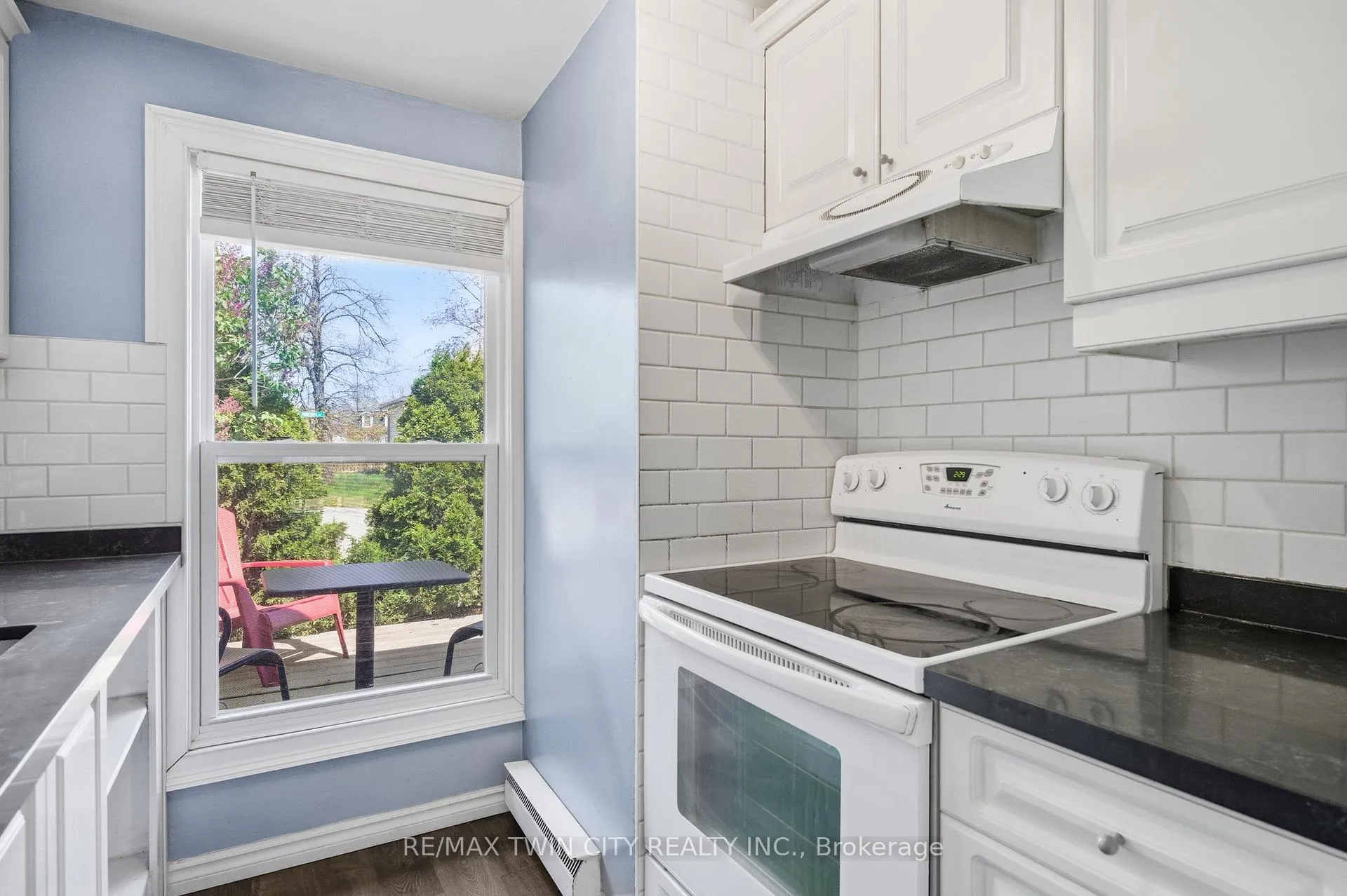 Photo 11 of 519 Pinetree Crescent, Cambridge — HOMEH