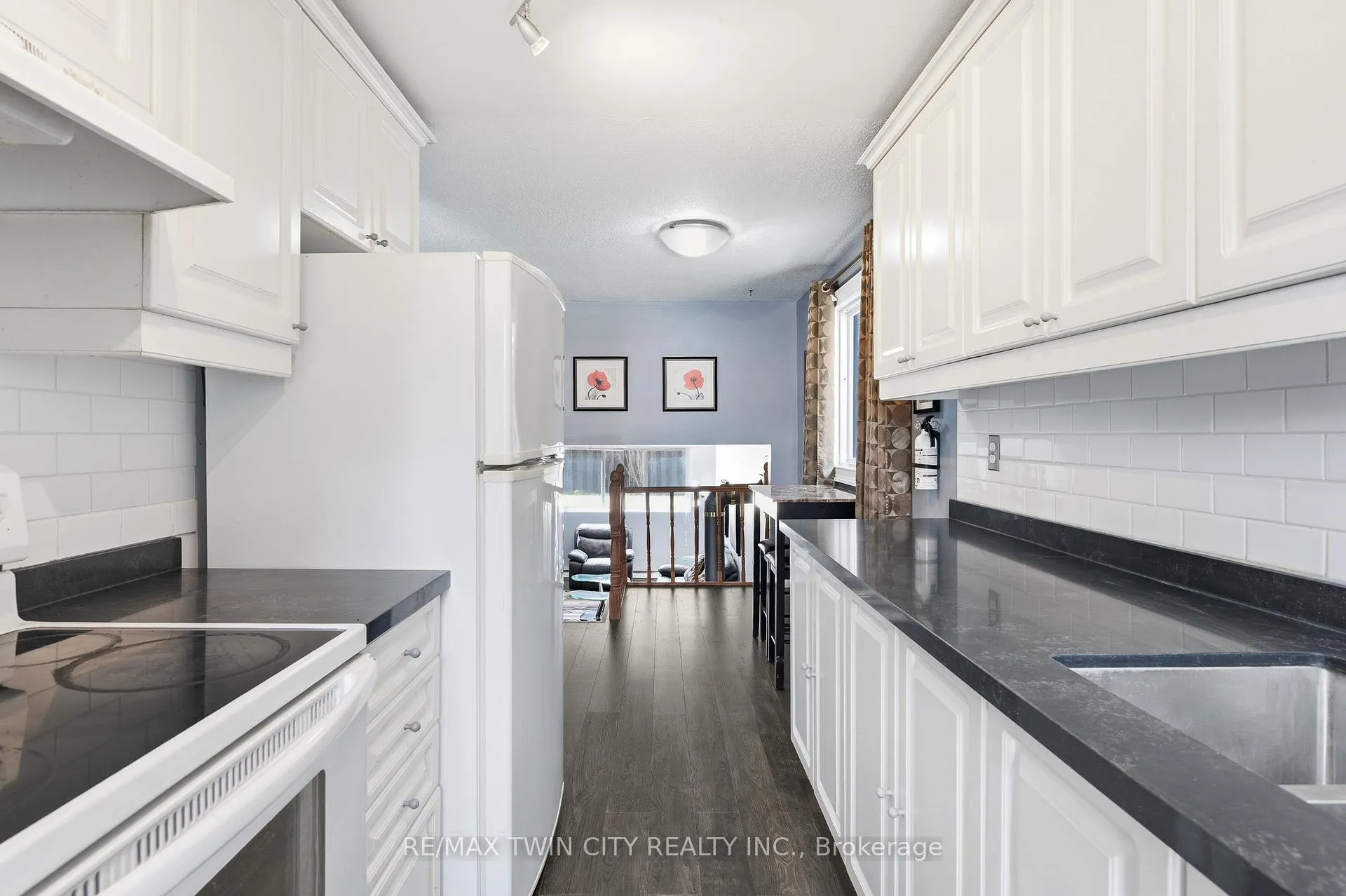 Photo 12 of 519 Pinetree Crescent, Cambridge — HOMEH