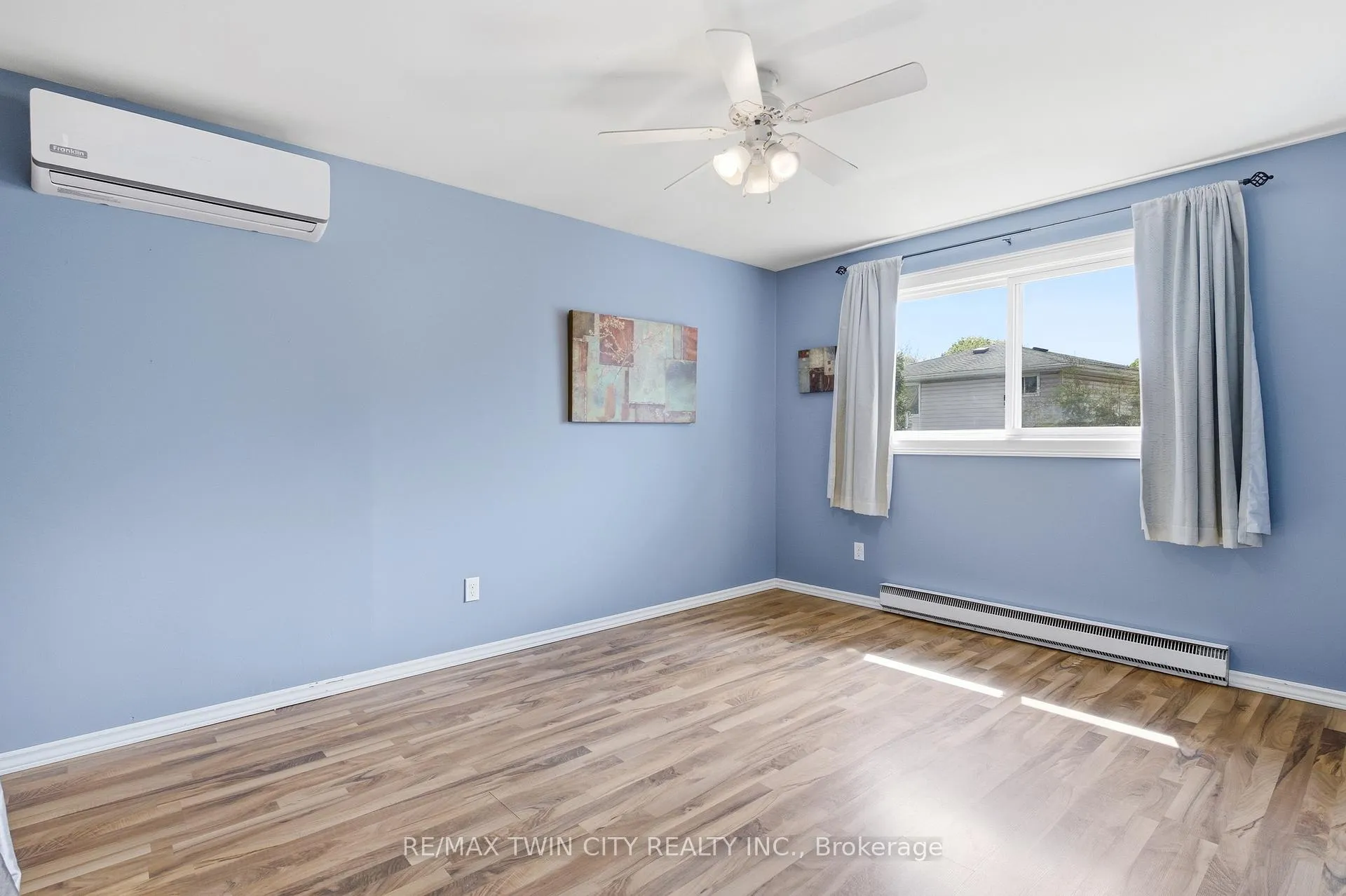 Photo 15 of 519 Pinetree Crescent, Cambridge — HOMEH