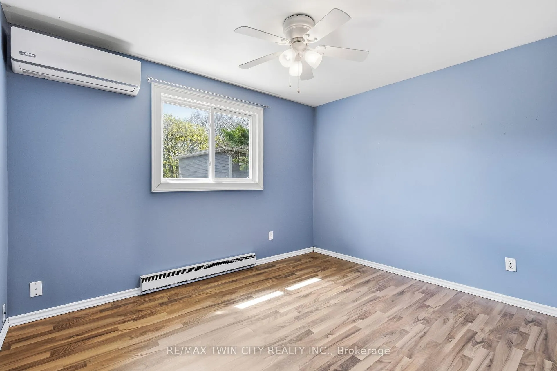Photo 16 of 519 Pinetree Crescent, Cambridge — HOMEH