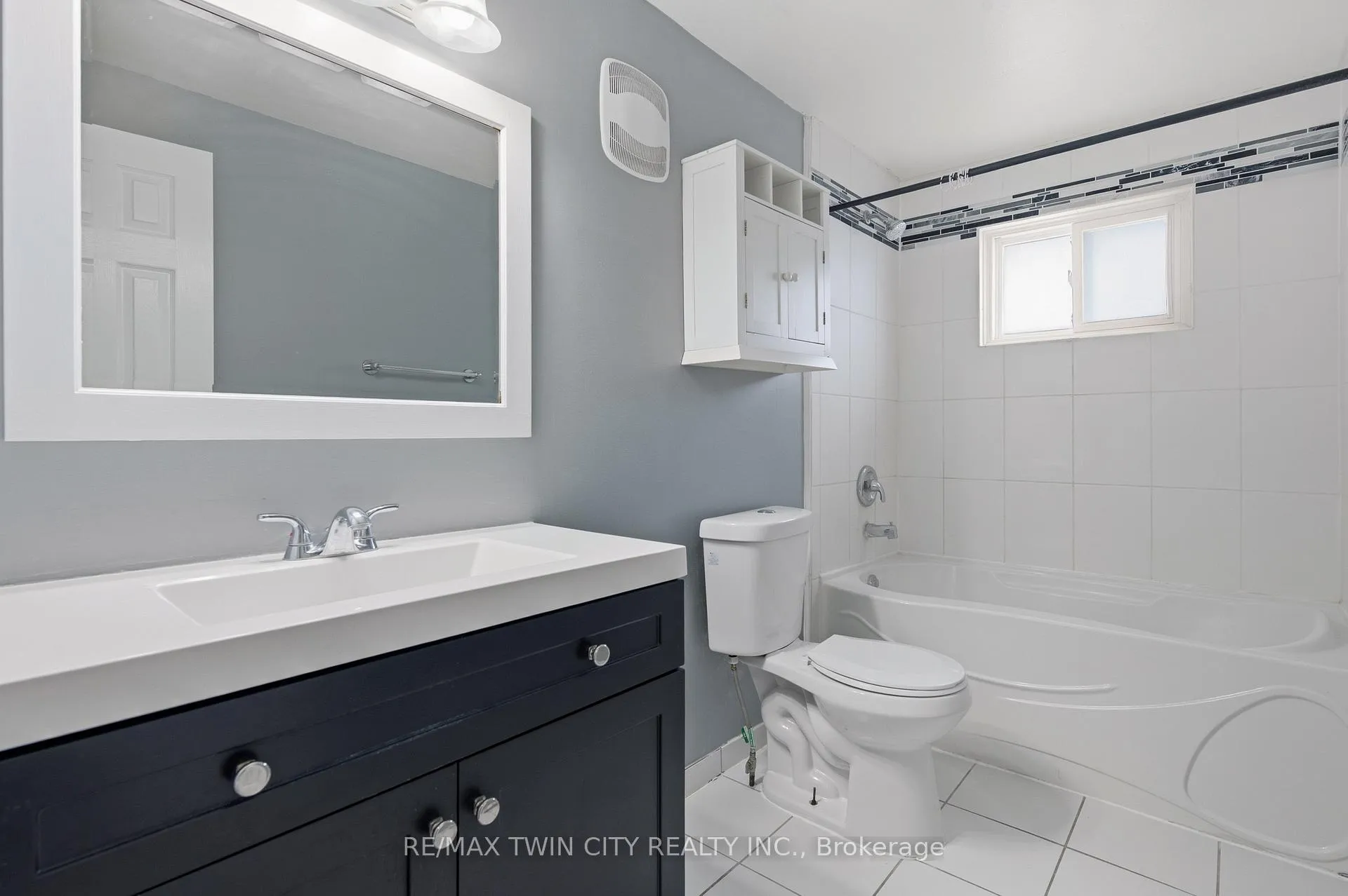 Photo 18 of 519 Pinetree Crescent, Cambridge — HOMEH