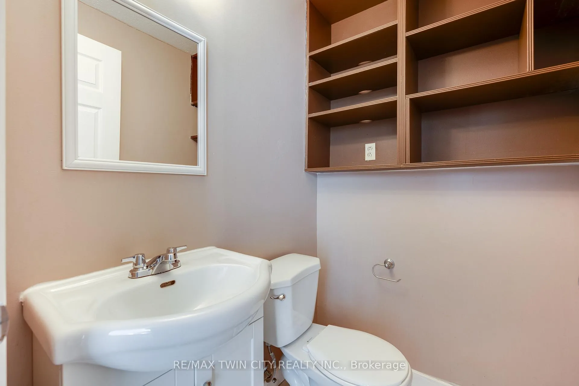 Photo 22 of 519 Pinetree Crescent, Cambridge — HOMEH