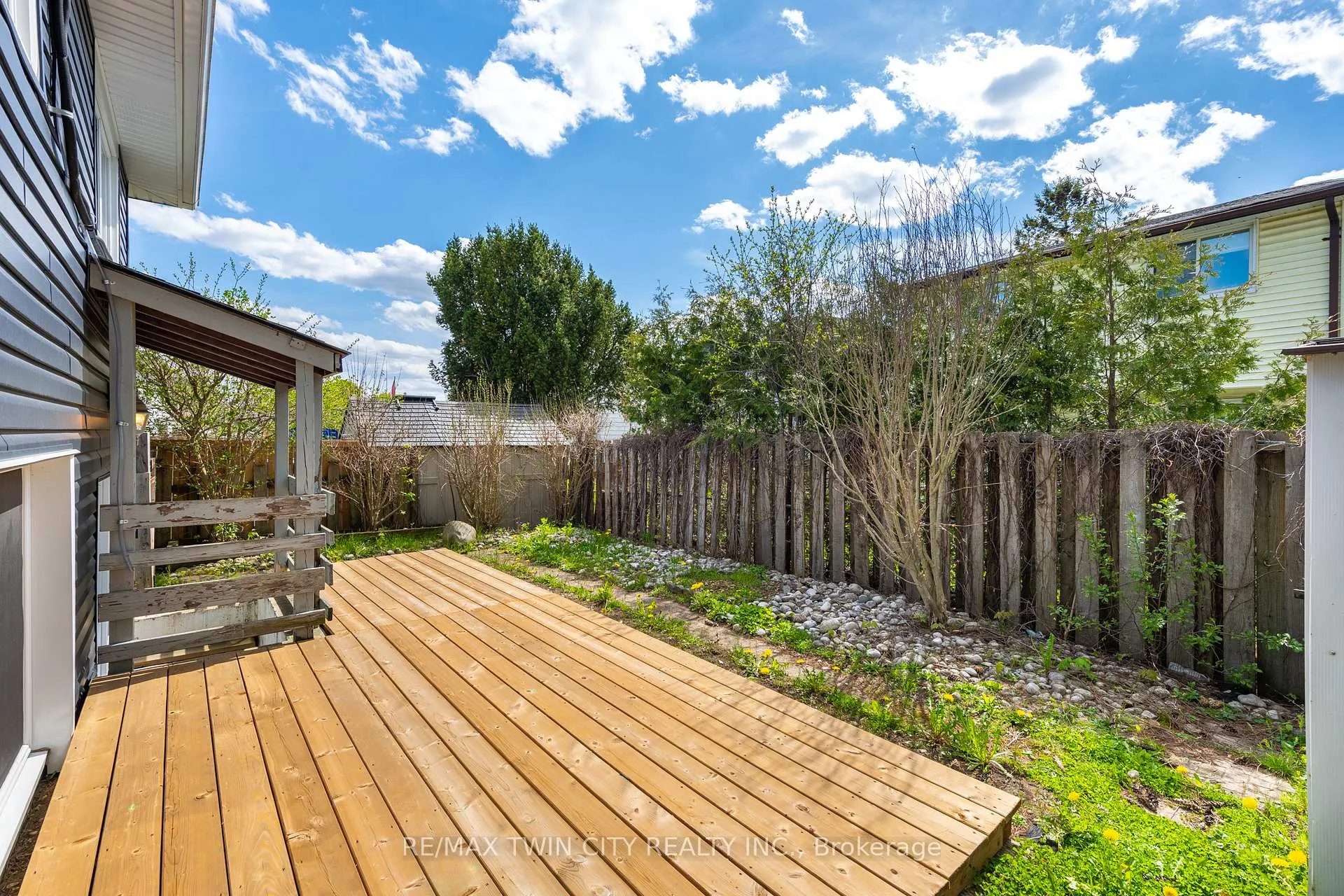 Photo 23 of 519 Pinetree Crescent, Cambridge — HOMEH