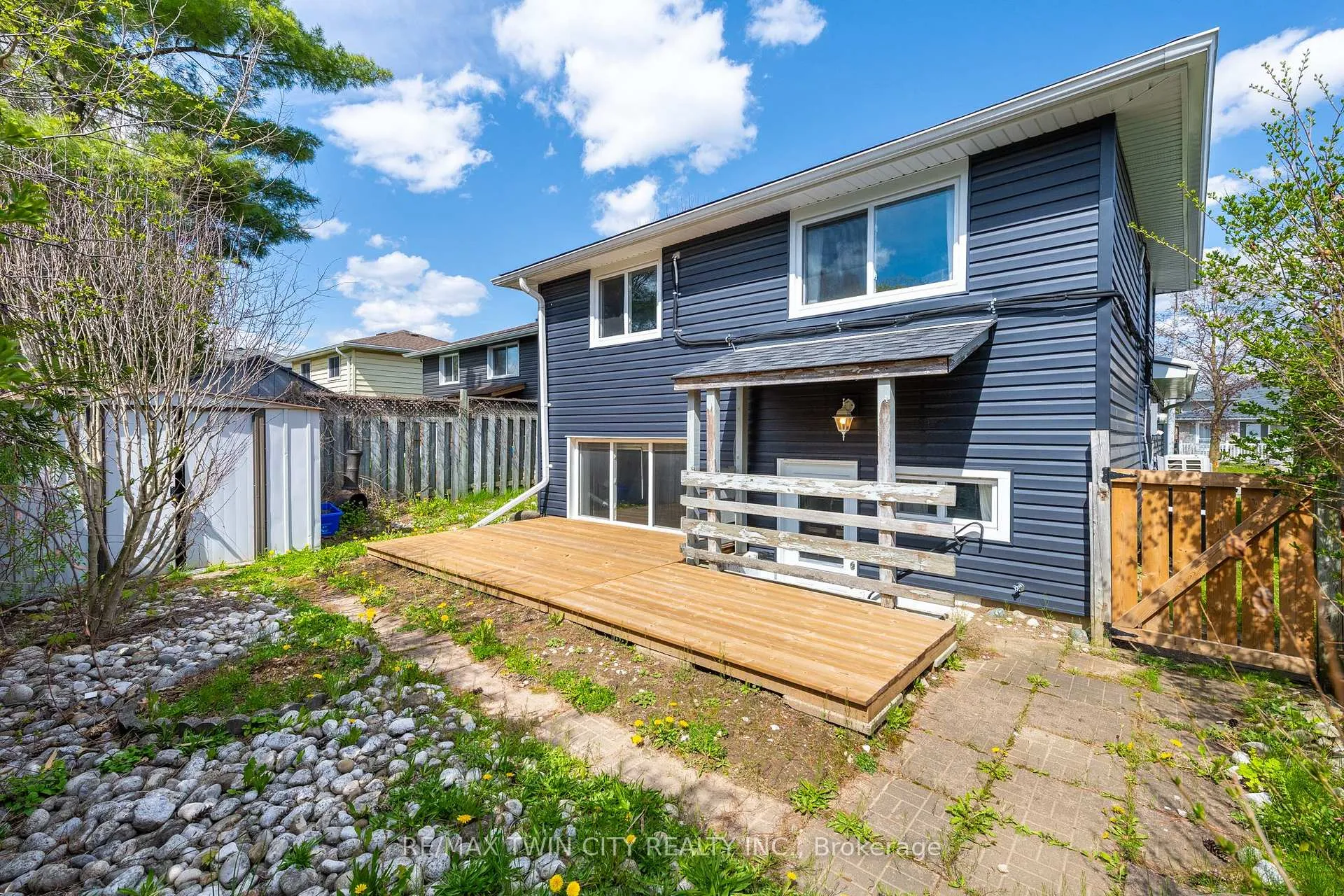 Photo 24 of 519 Pinetree Crescent, Cambridge — HOMEH