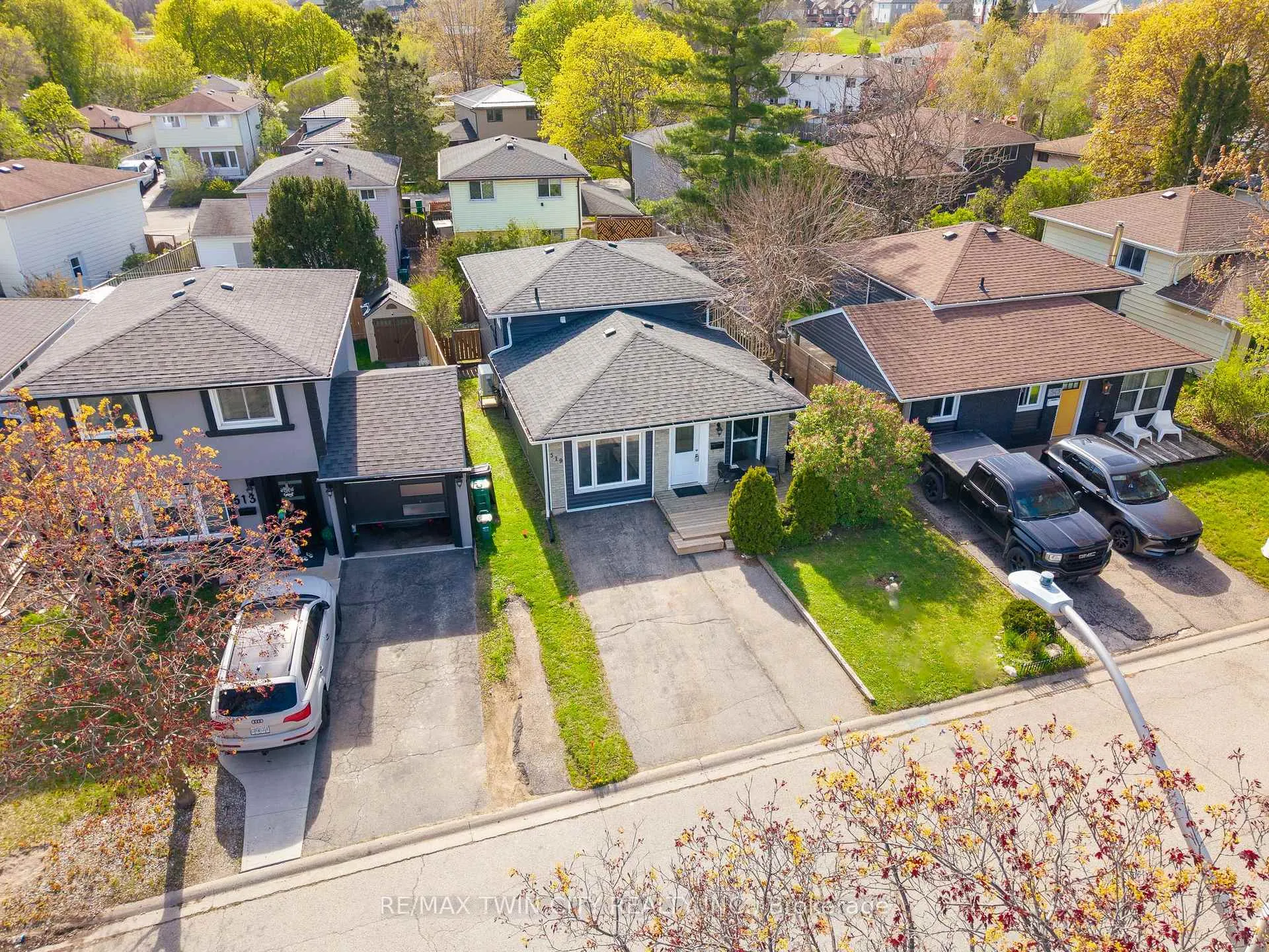 Photo 26 of 519 Pinetree Crescent, Cambridge — HOMEH