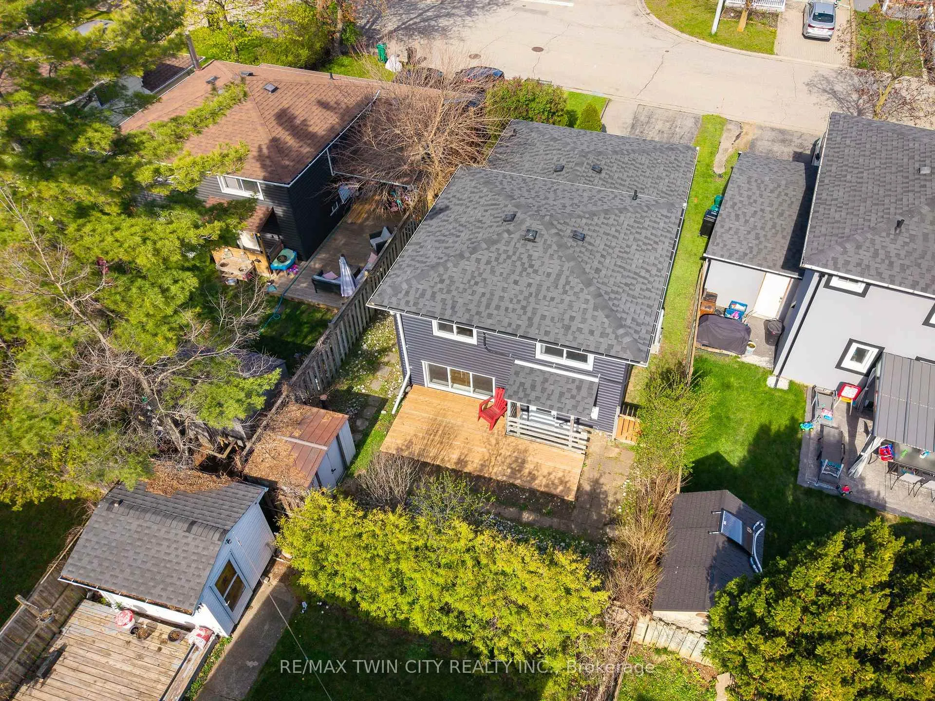 Photo 27 of 519 Pinetree Crescent, Cambridge — HOMEH