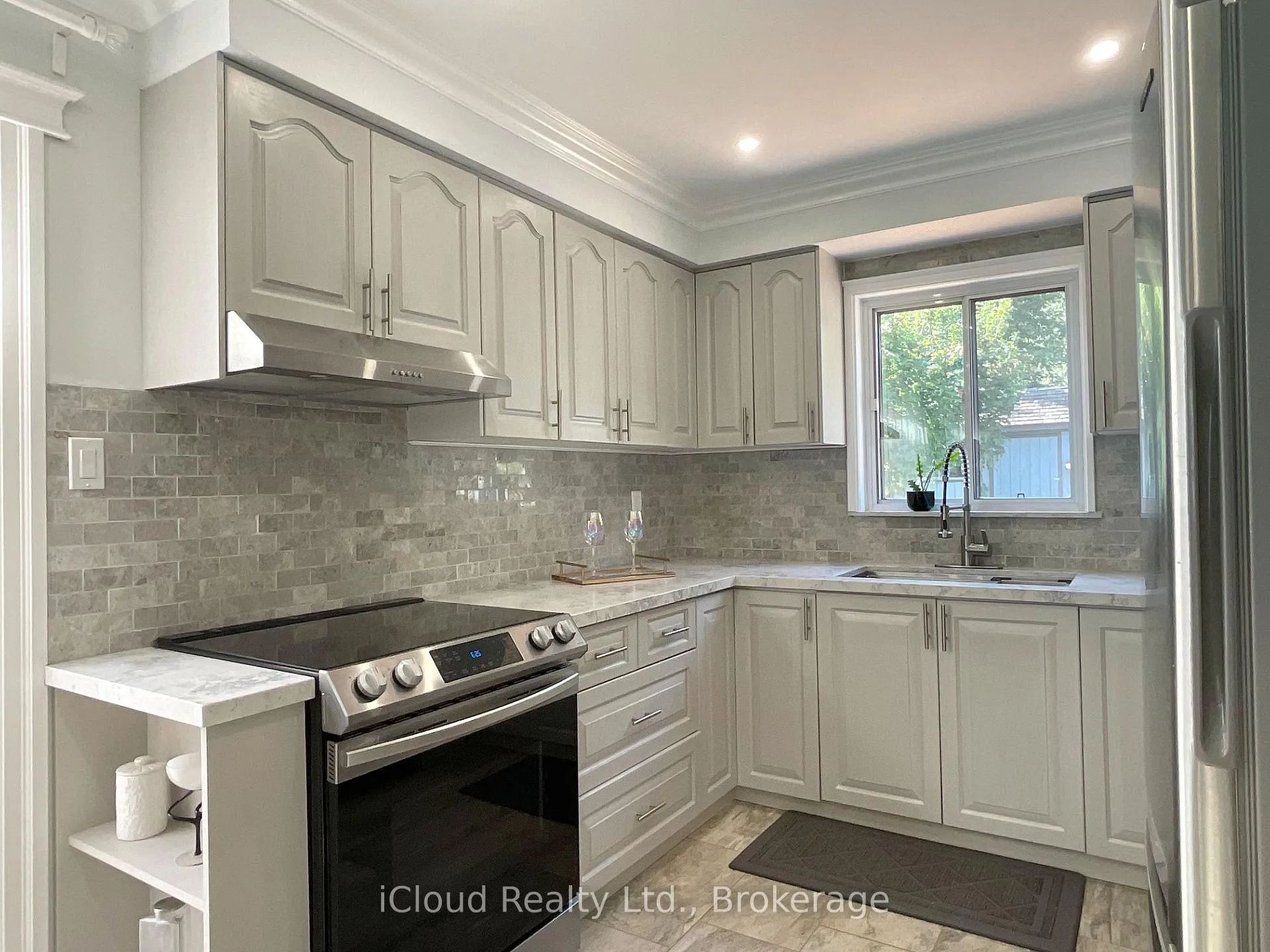Photo 6 of 73 Wright Crescent, Caledon, Bolton North — HOMEH
