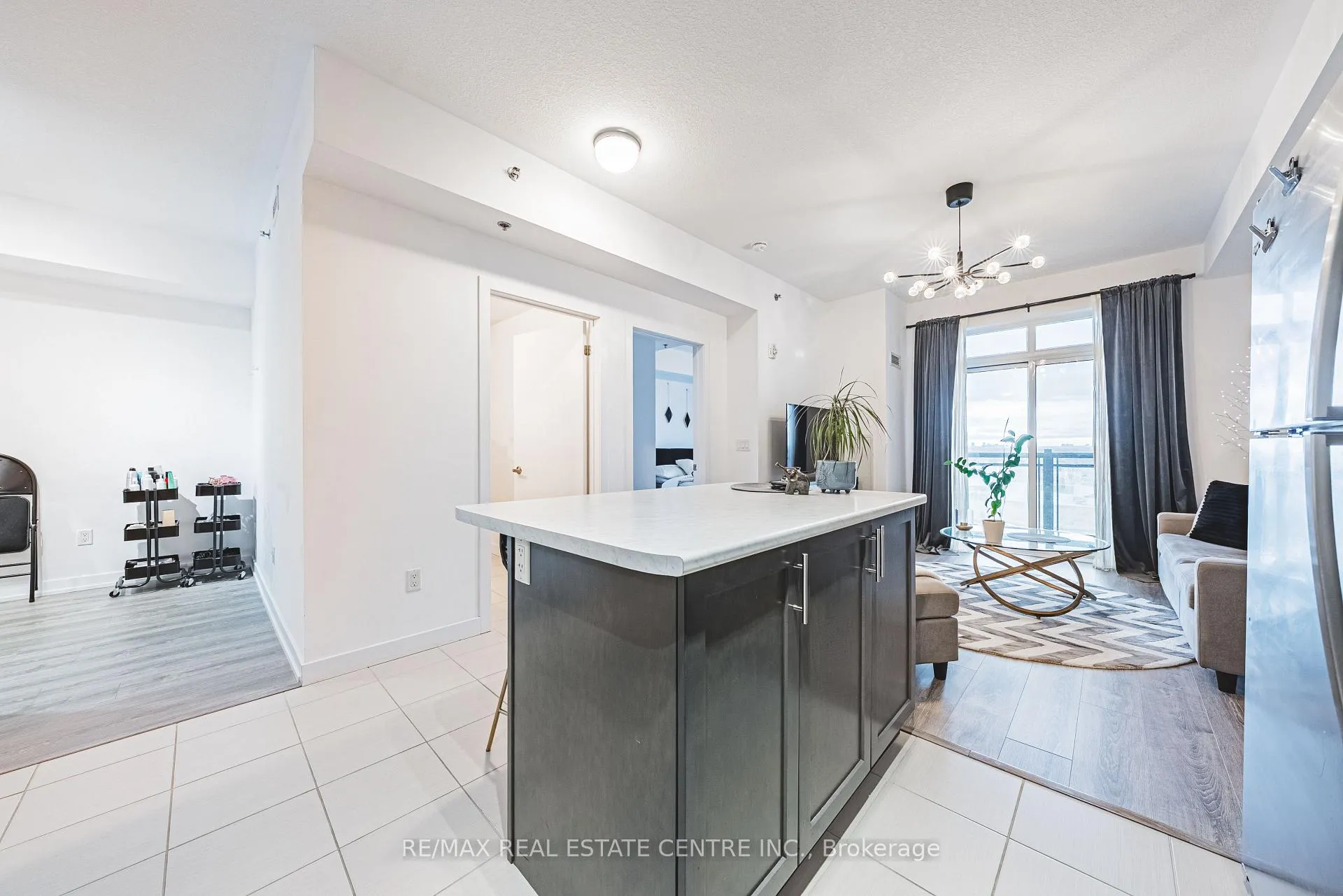Photo 7 of Unit 711, 2486 Old Bronte Road, Oakville, Westmount — HOMEH