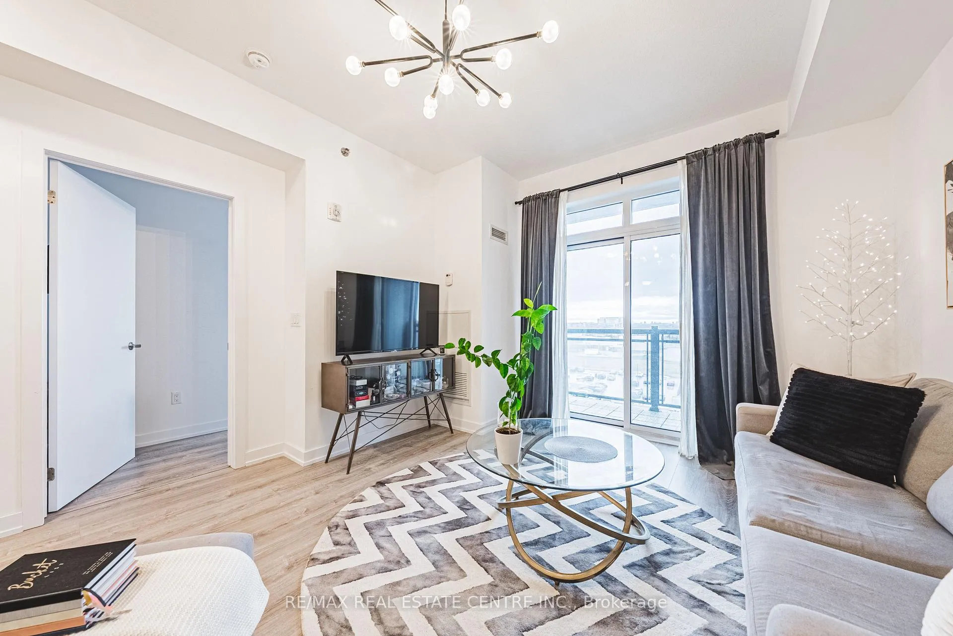 Photo 8 of Unit 711, 2486 Old Bronte Road, Oakville, Westmount — HOMEH