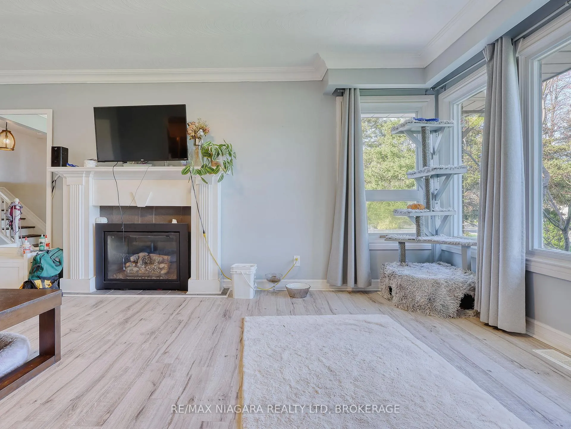 Photo 11 of 333 Grantham Avenue, St. Catharines, Carlton/Bunting — HOMEH