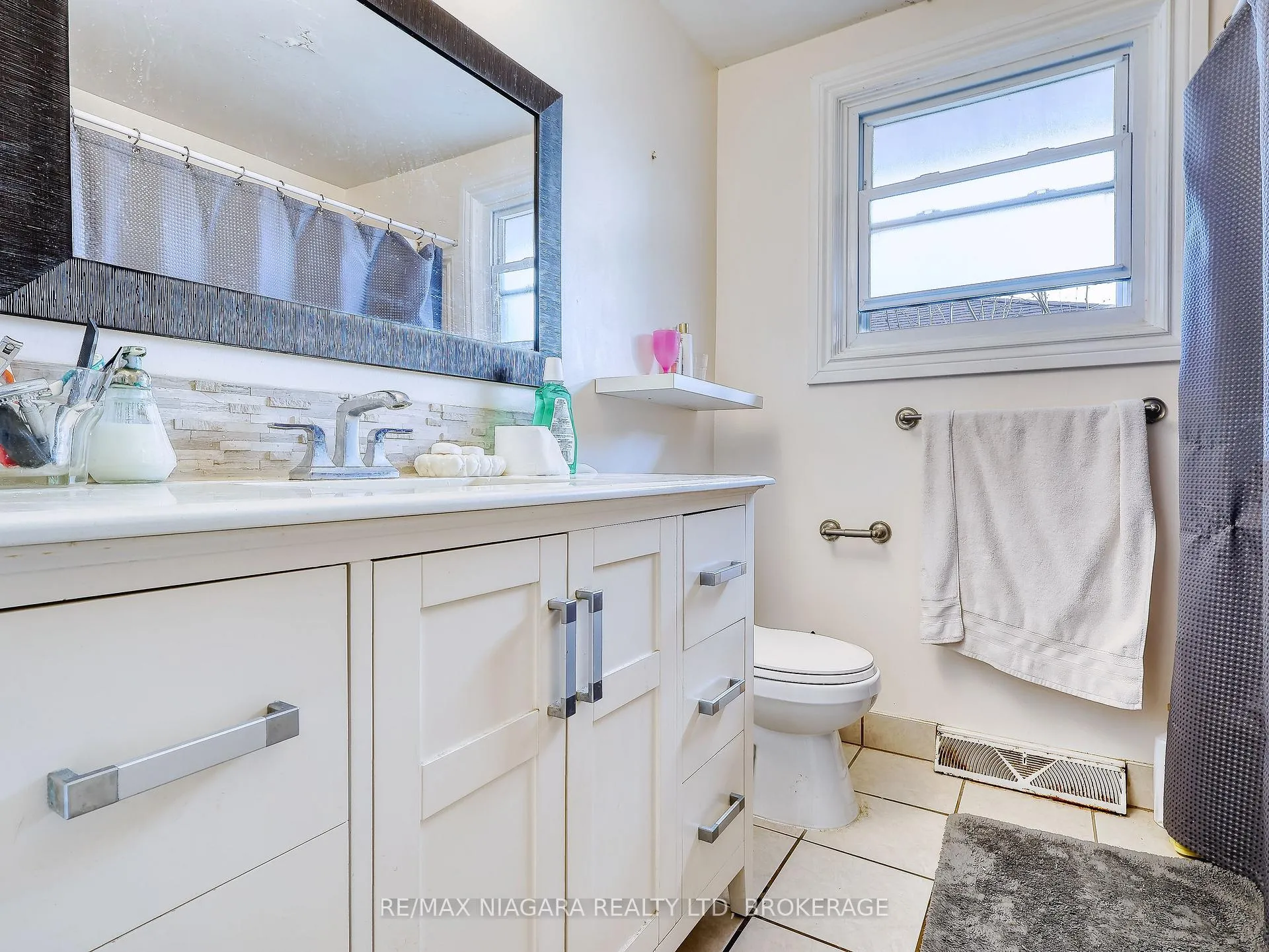 Photo 18 of 333 Grantham Avenue, St. Catharines, Carlton/Bunting — HOMEH