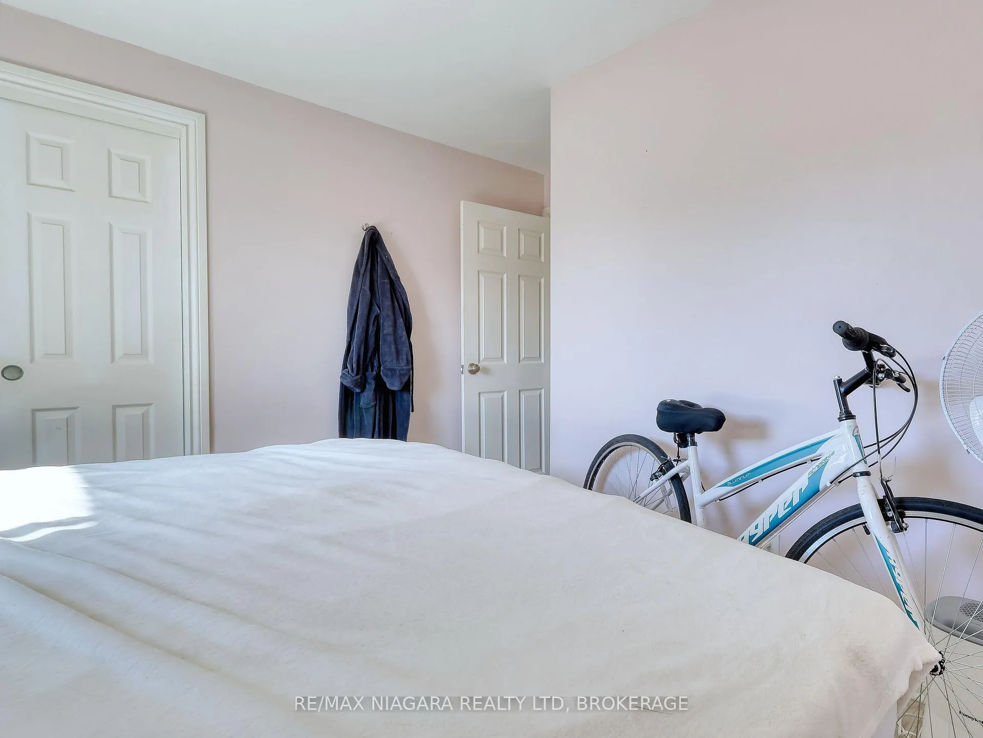 Photo 22 of 333 Grantham Avenue, St. Catharines, Carlton/Bunting — HOMEH