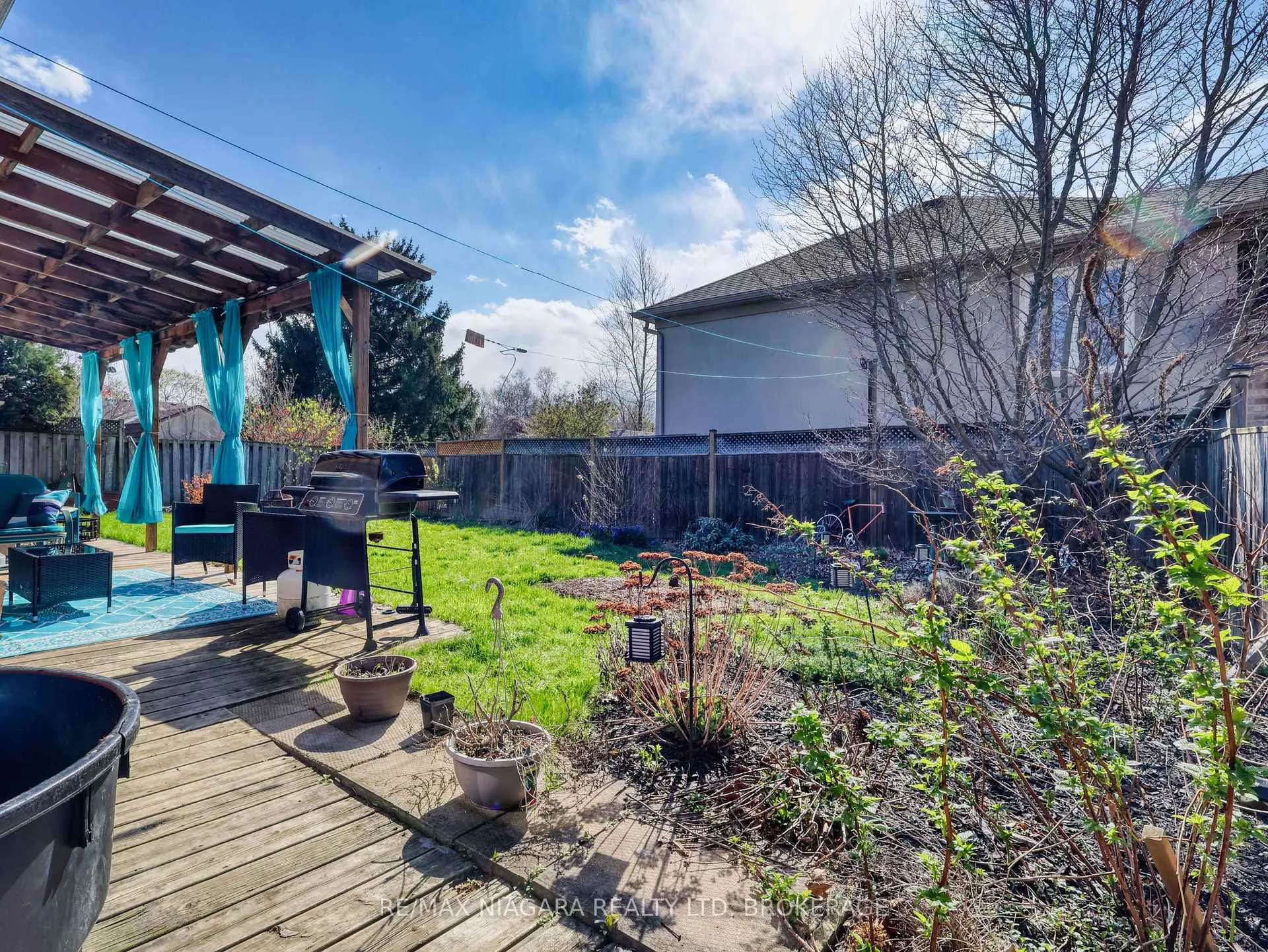 Photo 38 of 333 Grantham Avenue, St. Catharines, Carlton/Bunting — HOMEH