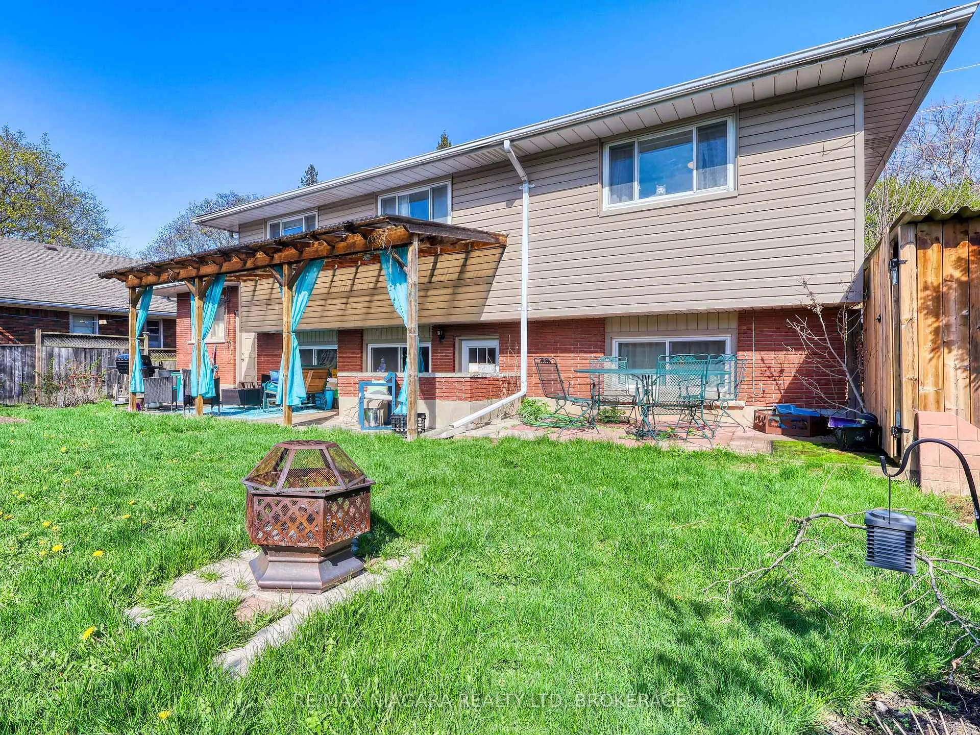 Photo 40 of 333 Grantham Avenue, St. Catharines, Carlton/Bunting — HOMEH