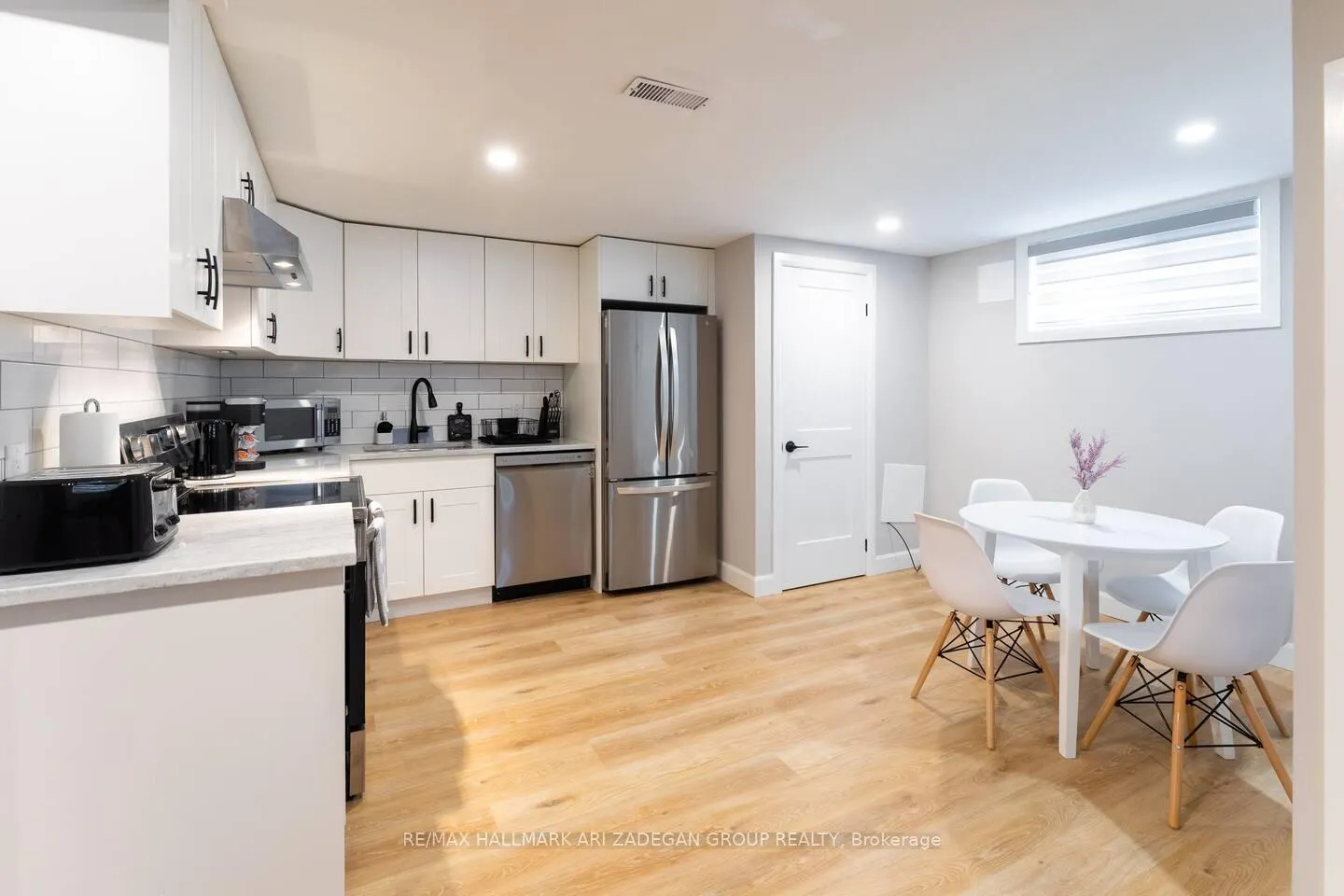 Photo 5 of Unit Bsmt, 36 Cloke Court, Hamilton, Sunninghill — HOMEH