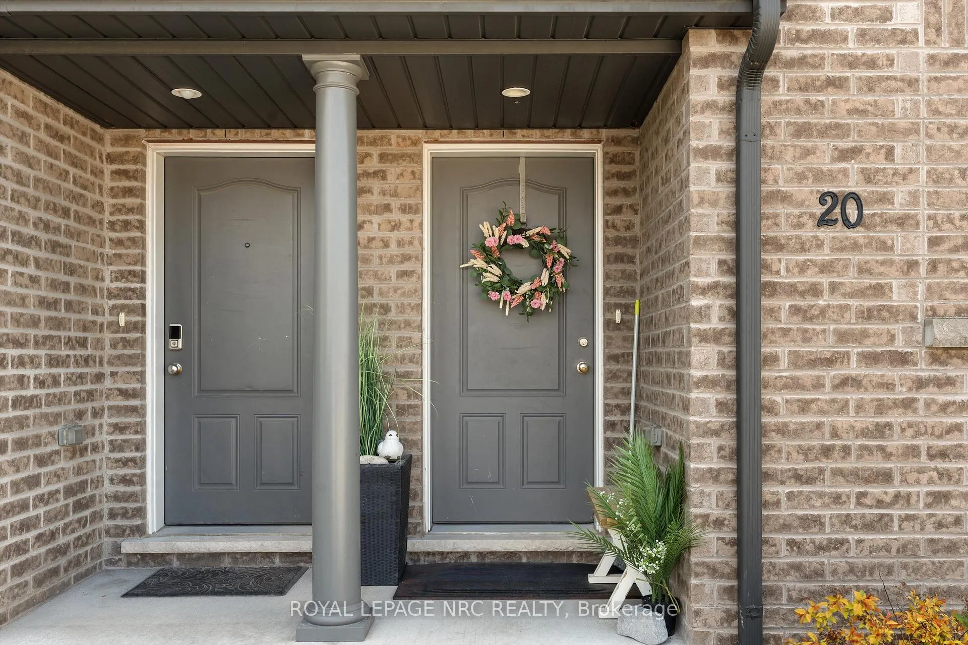 Photo 2 of Unit 20, 7768 Ascot Circle, Niagara Falls, Ascot — HOMEH