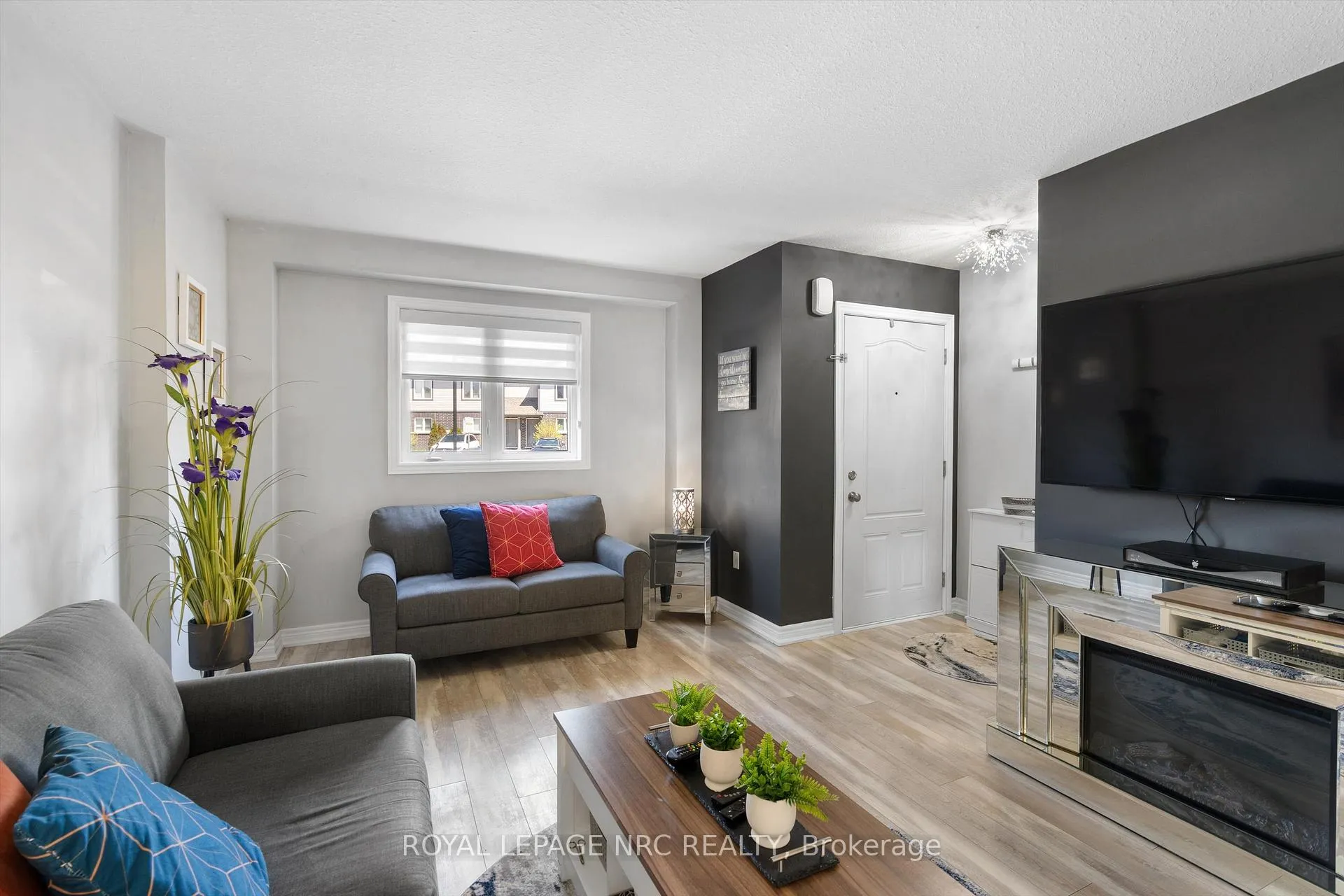 Photo 4 of Unit 20, 7768 Ascot Circle, Niagara Falls, Ascot — HOMEH