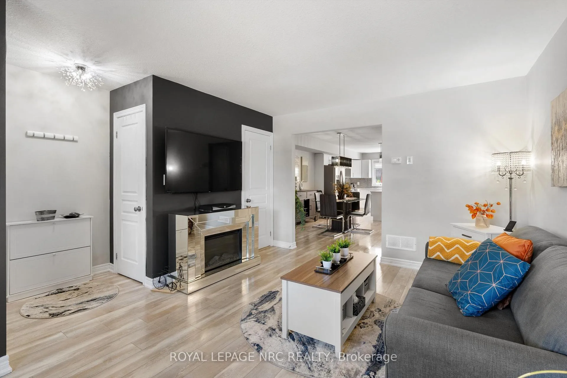Photo 6 of Unit 20, 7768 Ascot Circle, Niagara Falls, Ascot — HOMEH