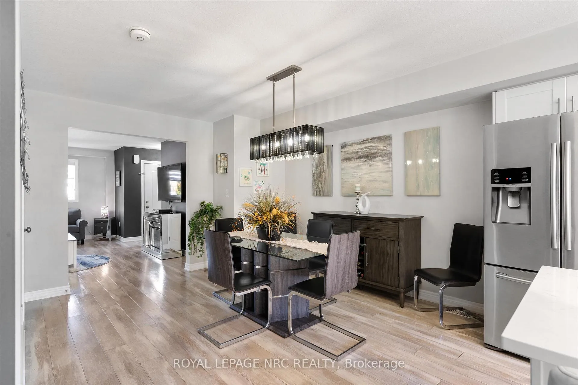 Photo 10 of Unit 20, 7768 Ascot Circle, Niagara Falls, Ascot — HOMEH