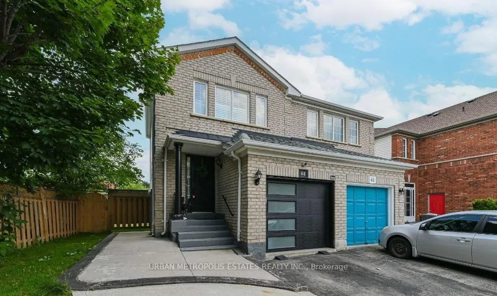 Photo 2 of 44 Needlewood Lane, Brampton, Sandringham-Wellington — HOMEH