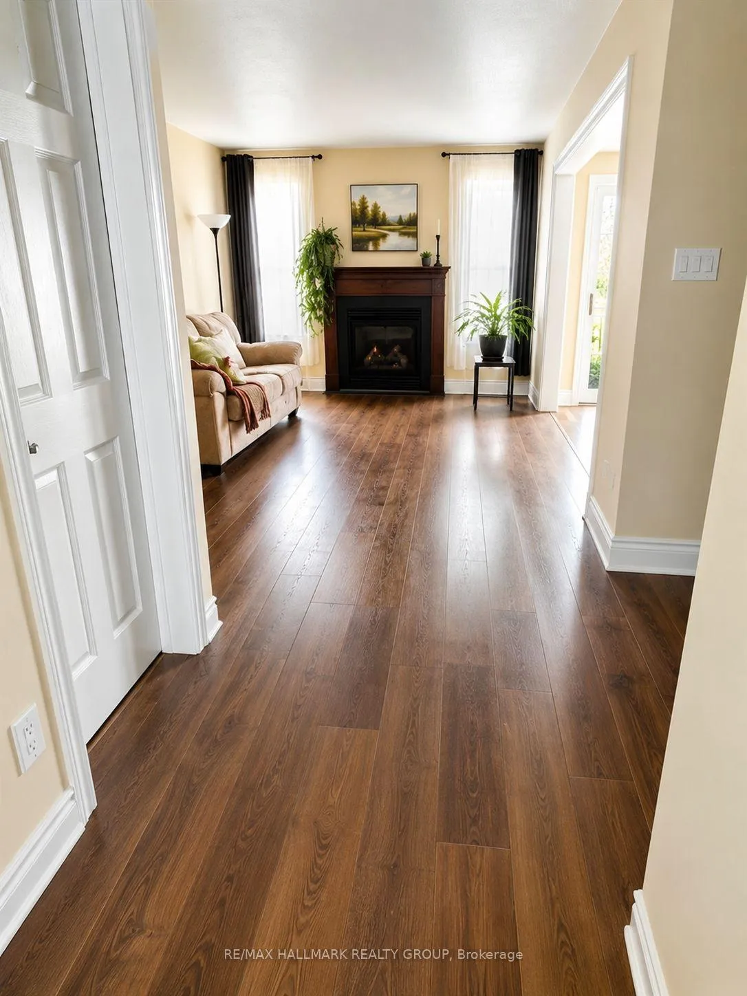 Photo 3 of 202 Conifer Creek Circle, Ottawa, Kanata - Emerald Meadows/Trailwest — HOMEH