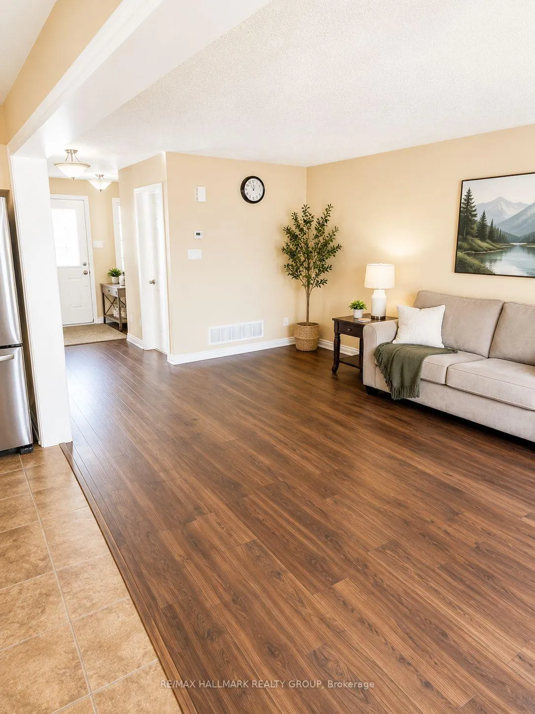 Photo 4 of 202 Conifer Creek Circle, Ottawa, Kanata - Emerald Meadows/Trailwest — HOMEH