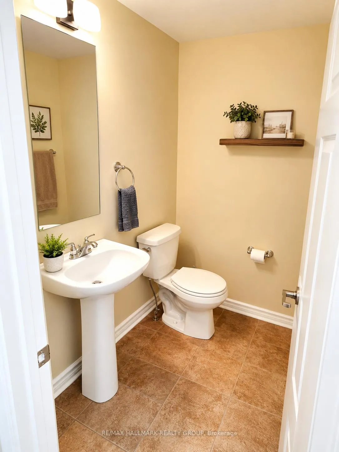 Photo 8 of 202 Conifer Creek Circle, Ottawa, Kanata - Emerald Meadows/Trailwest — HOMEH