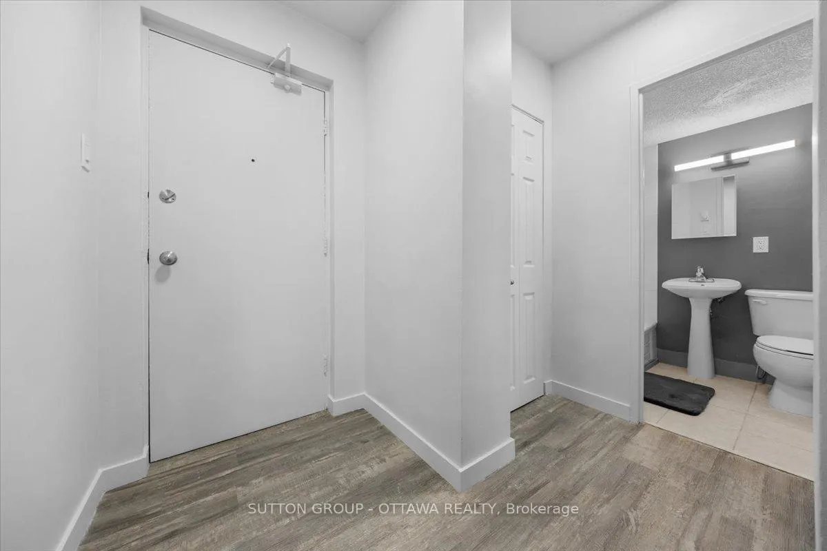 Photo 15 of 1160 Merivale Road, Ottawa, Carlington — HOMEH