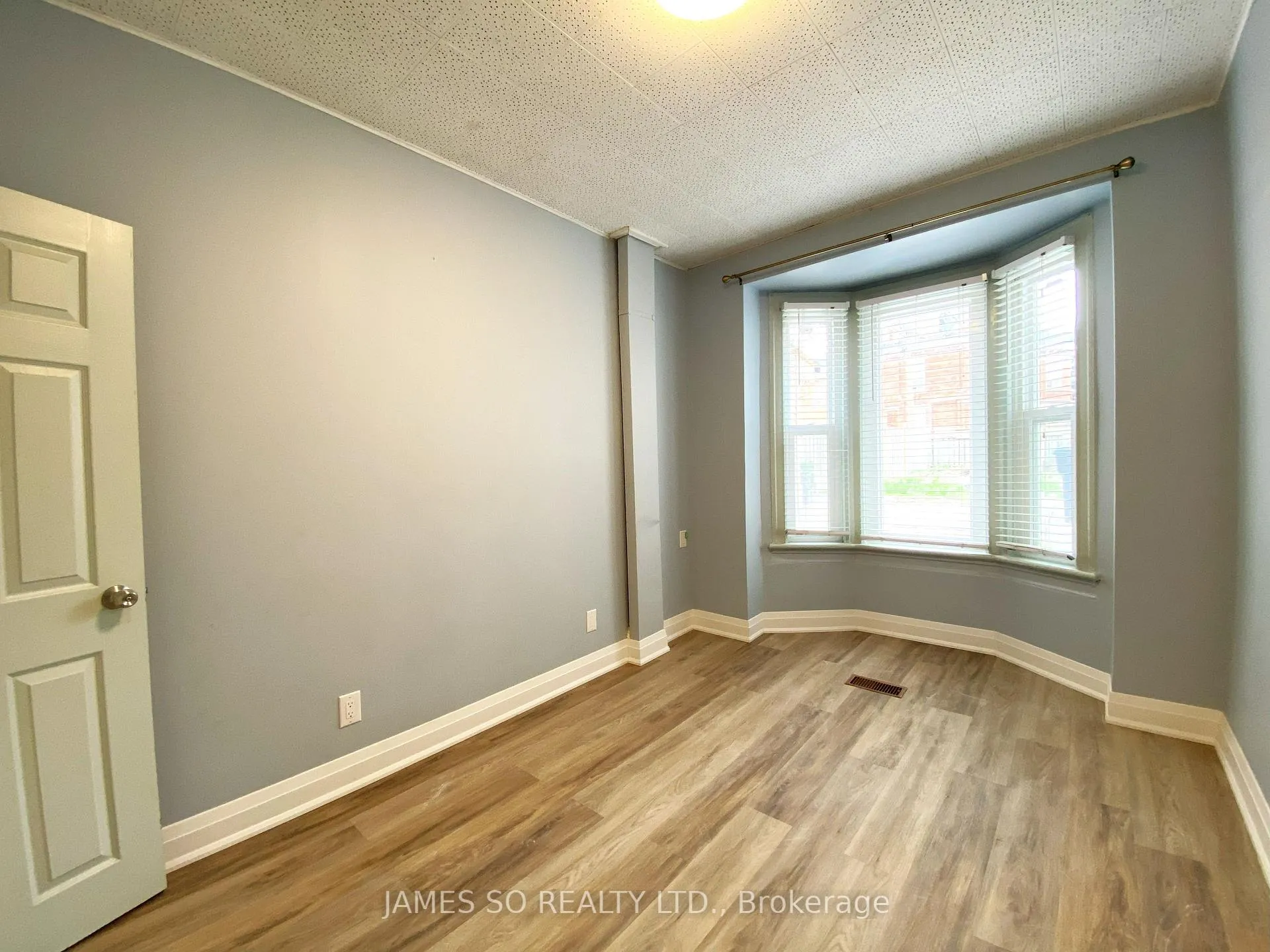 Photo 6 of Unit Main Floor, 293 Broadview Avenue, Toronto, South Riverdale — HOMEH