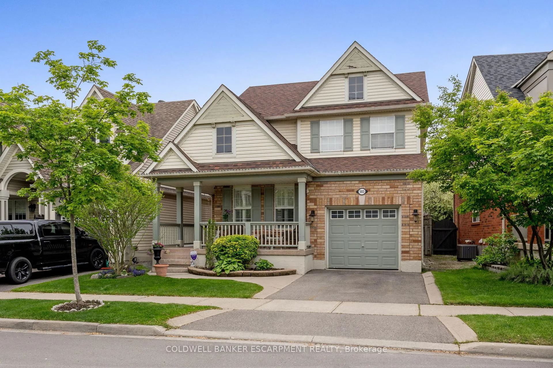 Front of 593 Caverhill Crescent