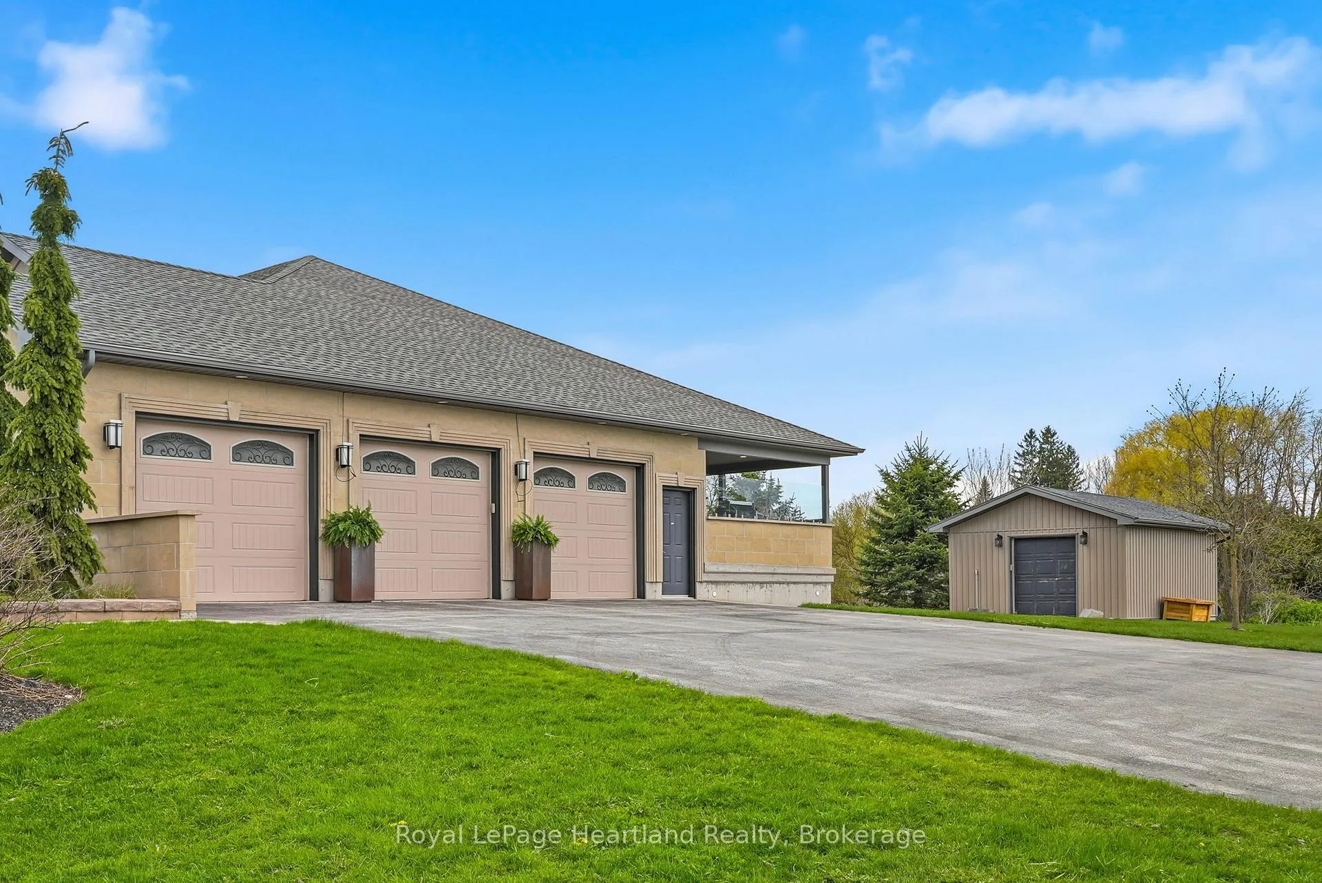 Photo 7 of 225 John Street S, Minto — HOMEH