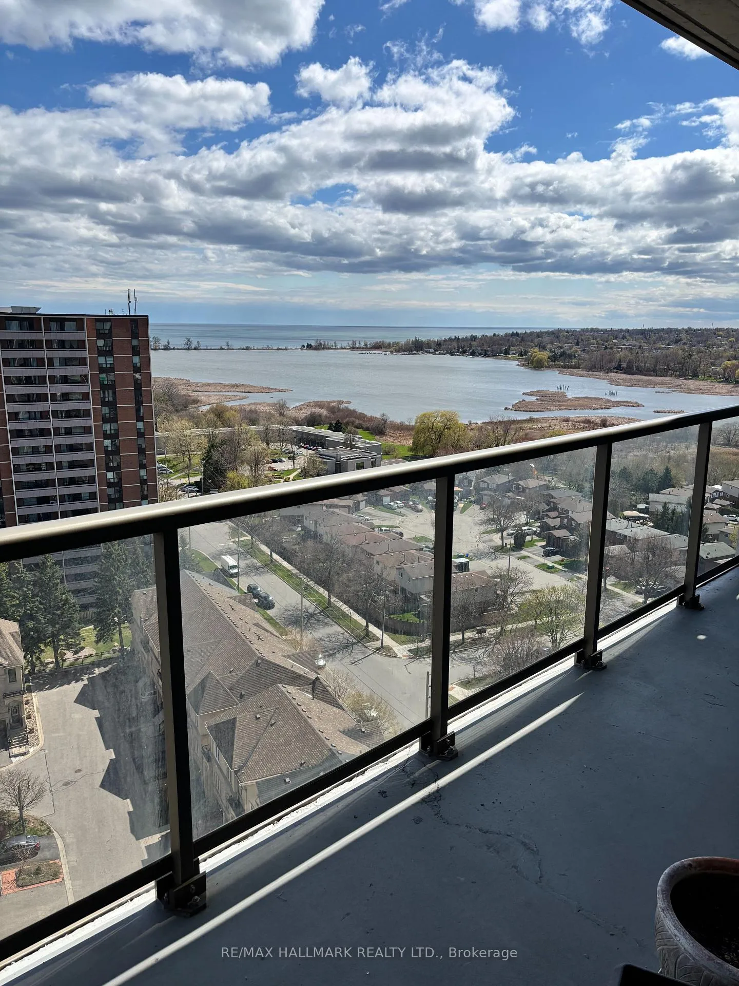 Photo 6 of Unit 1604, 1215 Bayly Street, Pickering, Bay Ridges — HOMEH