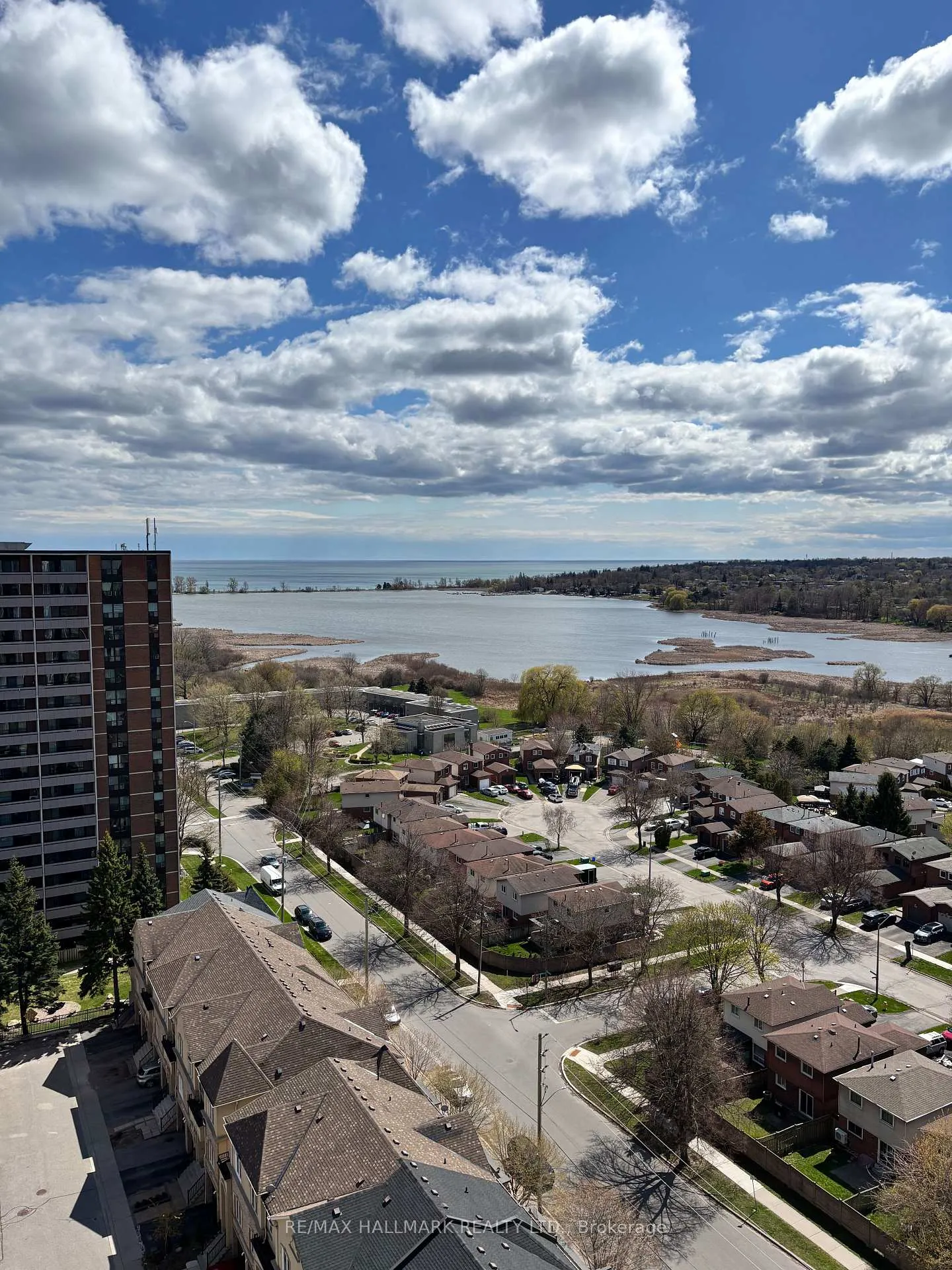 Photo 8 of Unit 1604, 1215 Bayly Street, Pickering, Bay Ridges — HOMEH