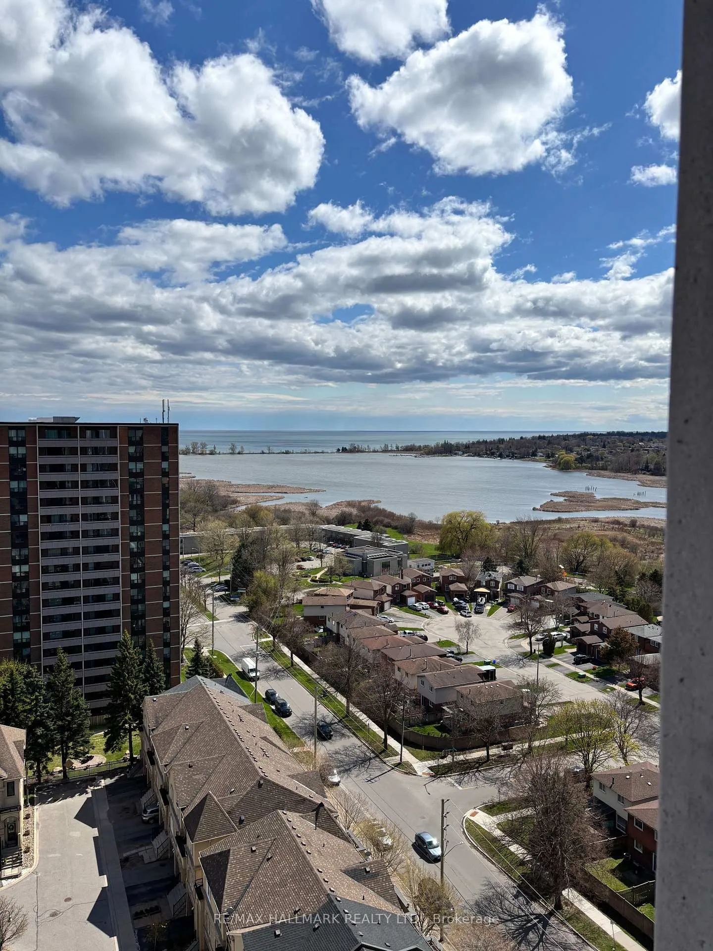 Photo 10 of Unit 1604, 1215 Bayly Street, Pickering, Bay Ridges — HOMEH