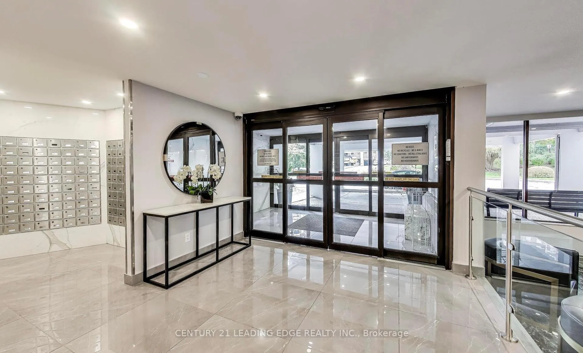 Photo 4 of Unit 815, 10 Edgecliffe Golfway, Toronto, Flemingdon Park — HOMEH