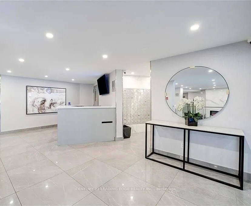 Photo 5 of Unit 815, 10 Edgecliffe Golfway, Toronto, Flemingdon Park — HOMEH
