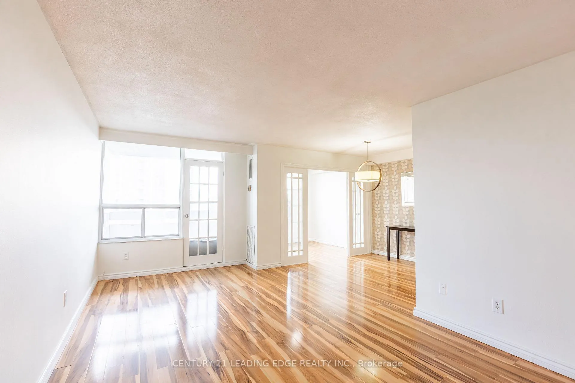 Photo 8 of Unit 815, 10 Edgecliffe Golfway, Toronto, Flemingdon Park — HOMEH