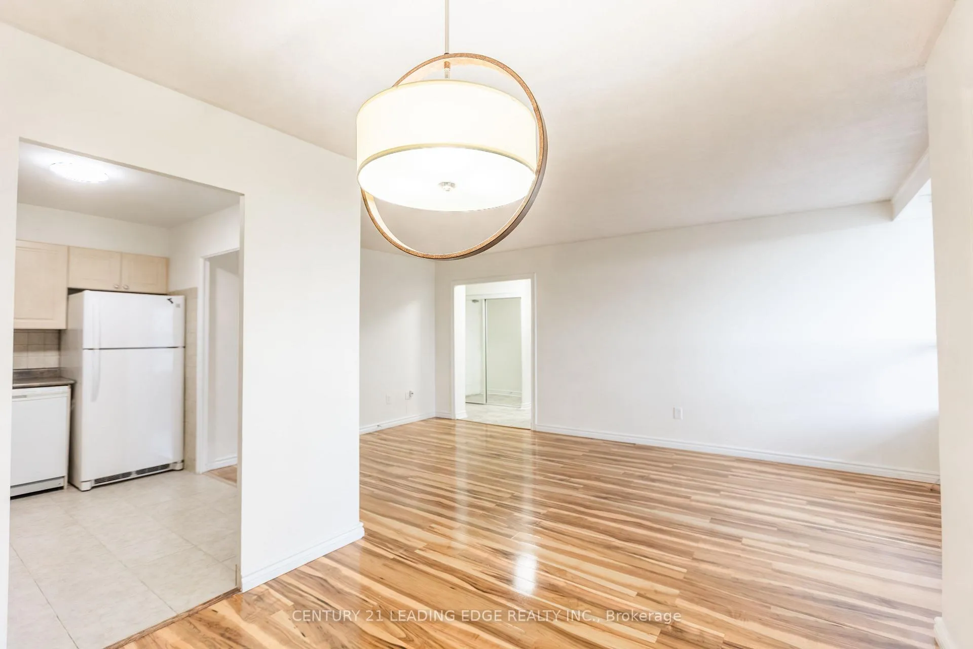 Photo 11 of Unit 815, 10 Edgecliffe Golfway, Toronto, Flemingdon Park — HOMEH