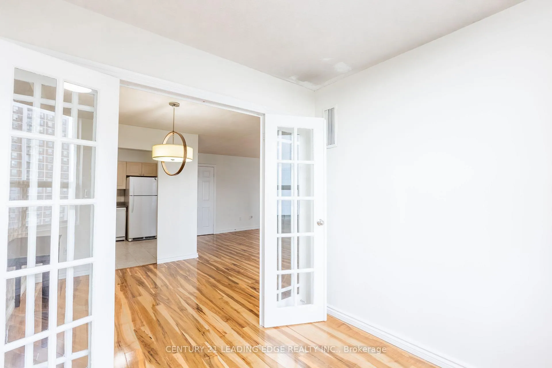 Photo 14 of Unit 815, 10 Edgecliffe Golfway, Toronto, Flemingdon Park — HOMEH